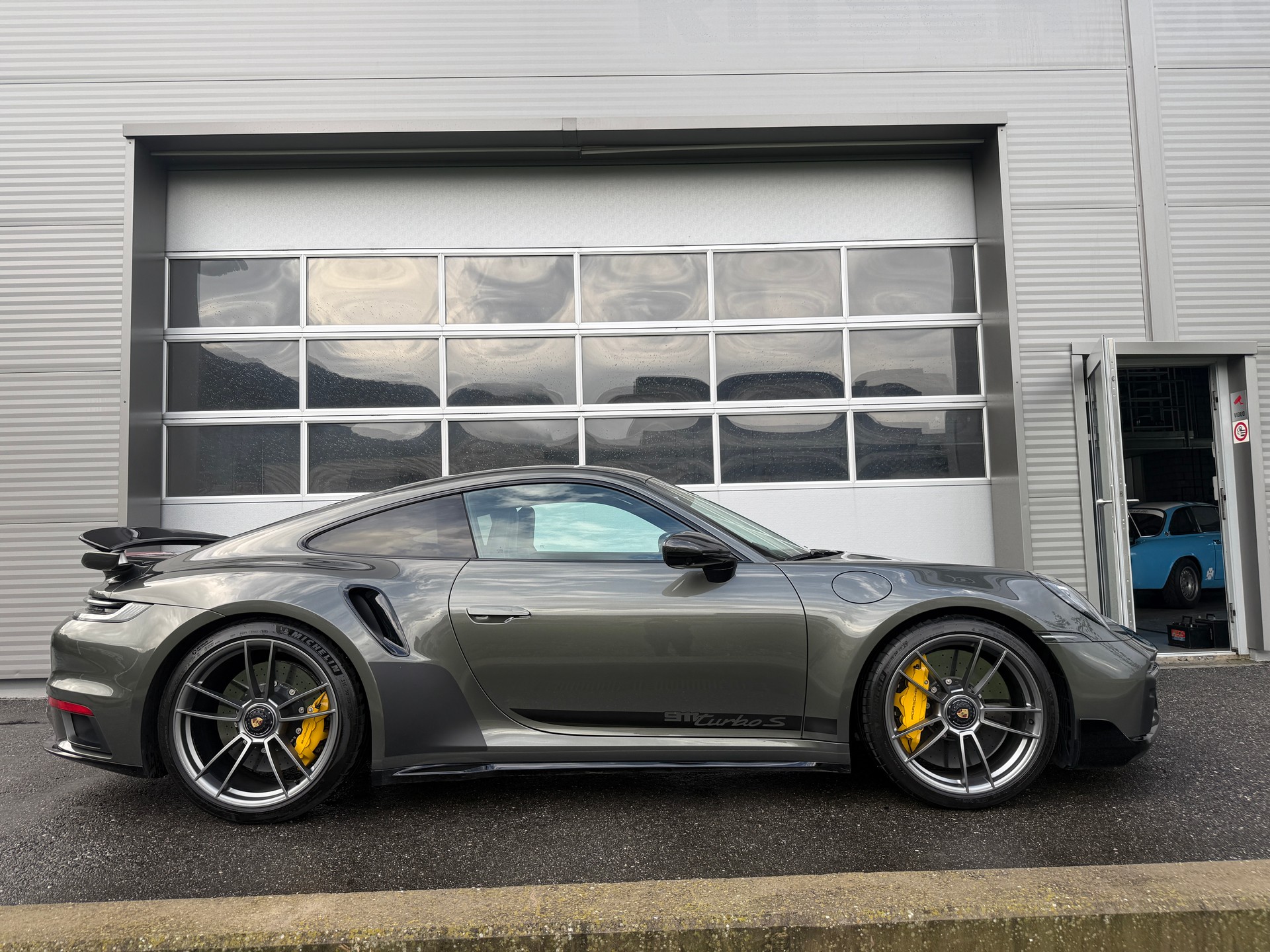 PORSCHE 911 Turbo S PDK - Aventurin Green-image-0