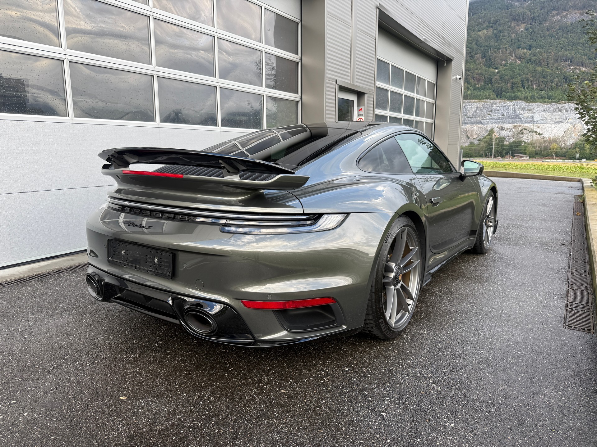 PORSCHE 911 Turbo S PDK - Aventurin Green-image-2