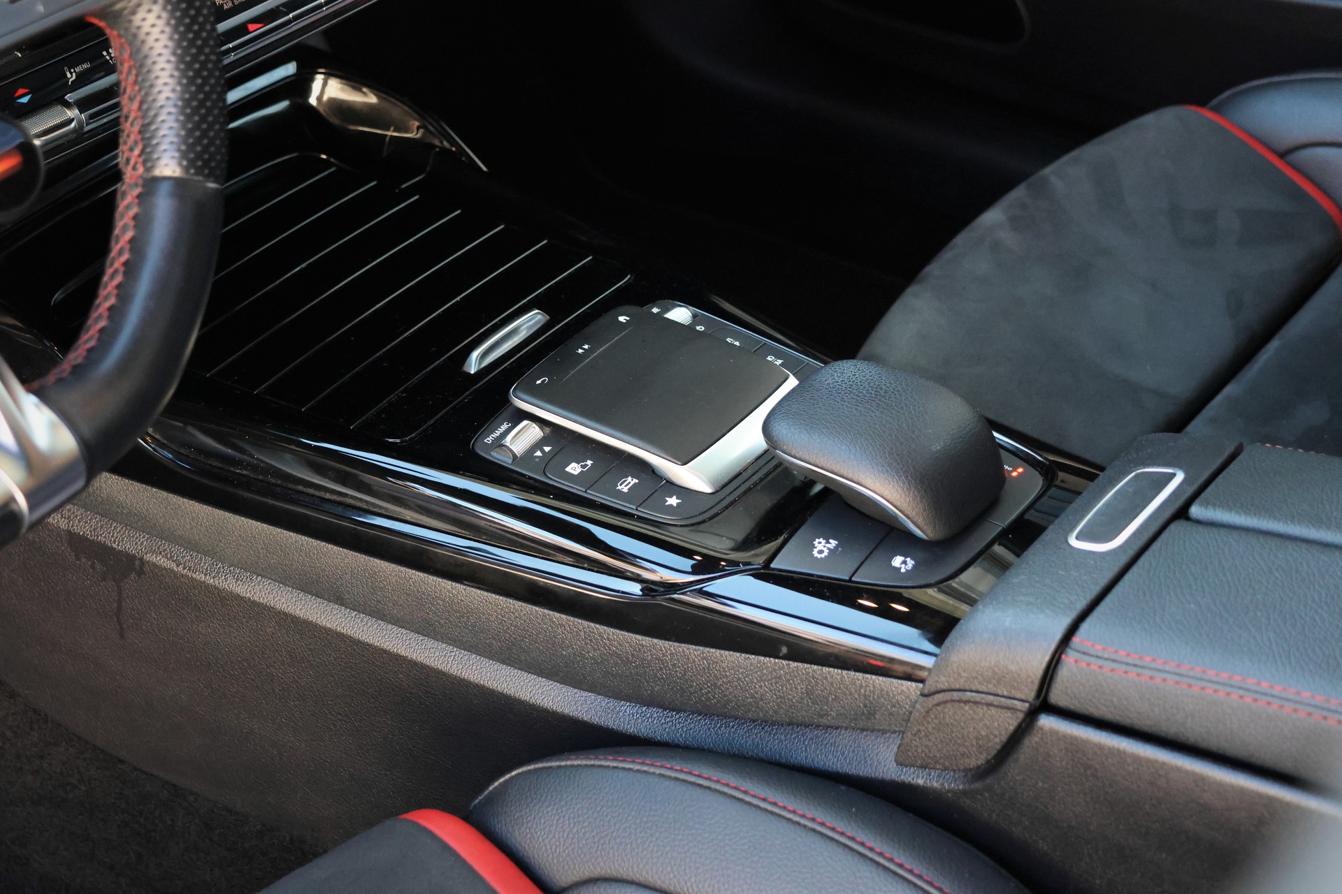 MERCEDES-BENZ CLA Shooting Brake 45 S AMG 4Matic+ 8G-DCT (CH)-image-11