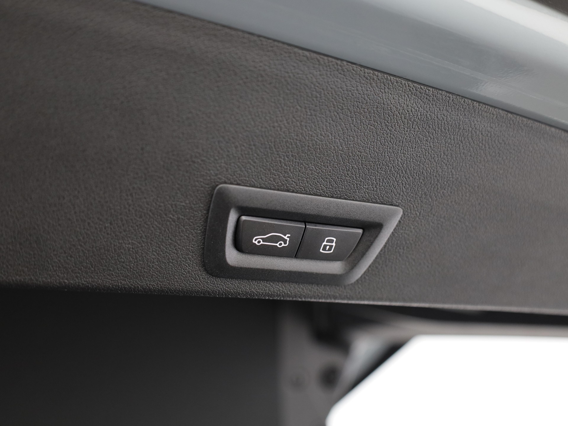 BMW XM Label Plug-in Hybrid-image-9