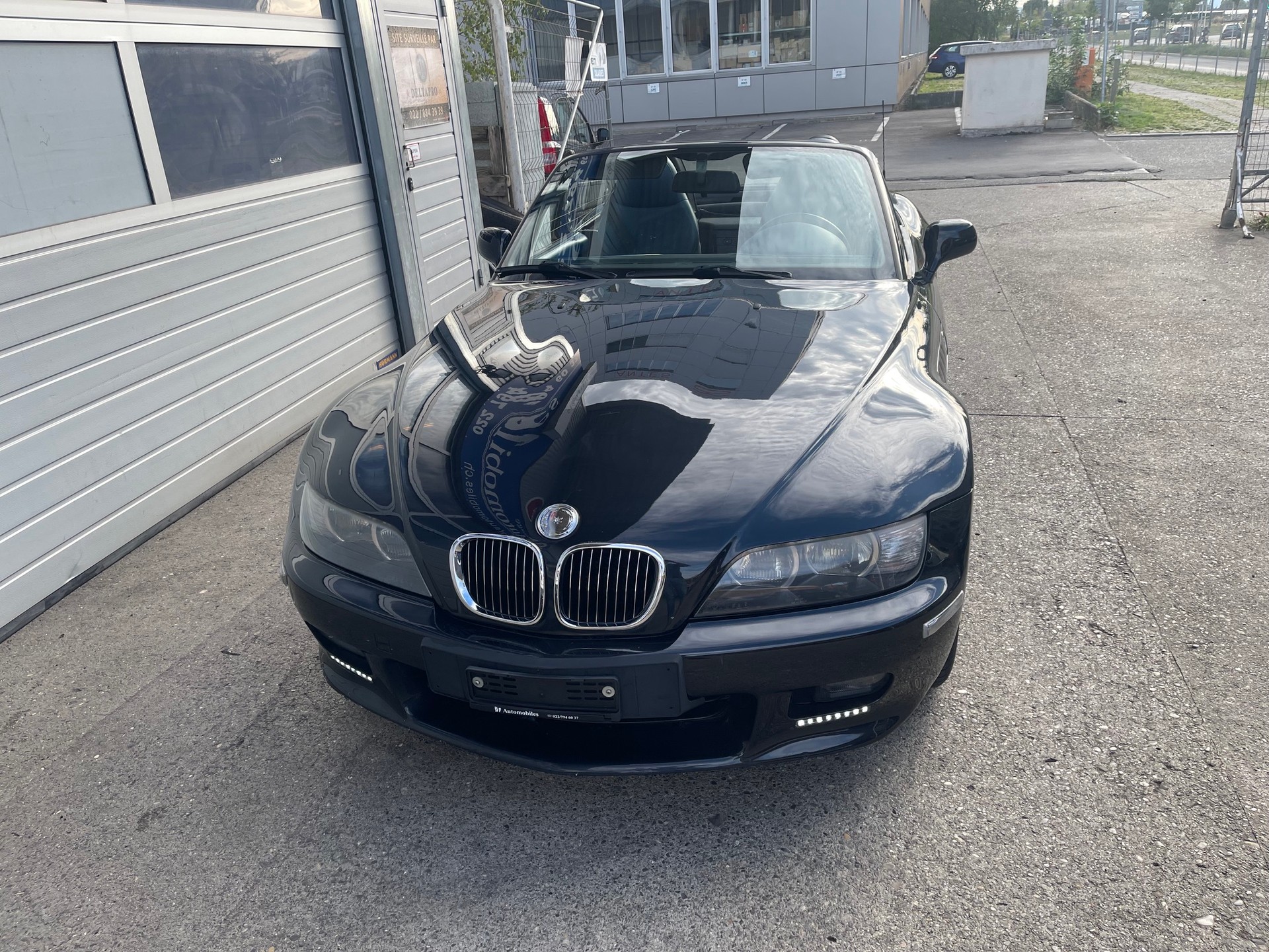 BMW Z3 3.0i Roadster-showroom-element-1