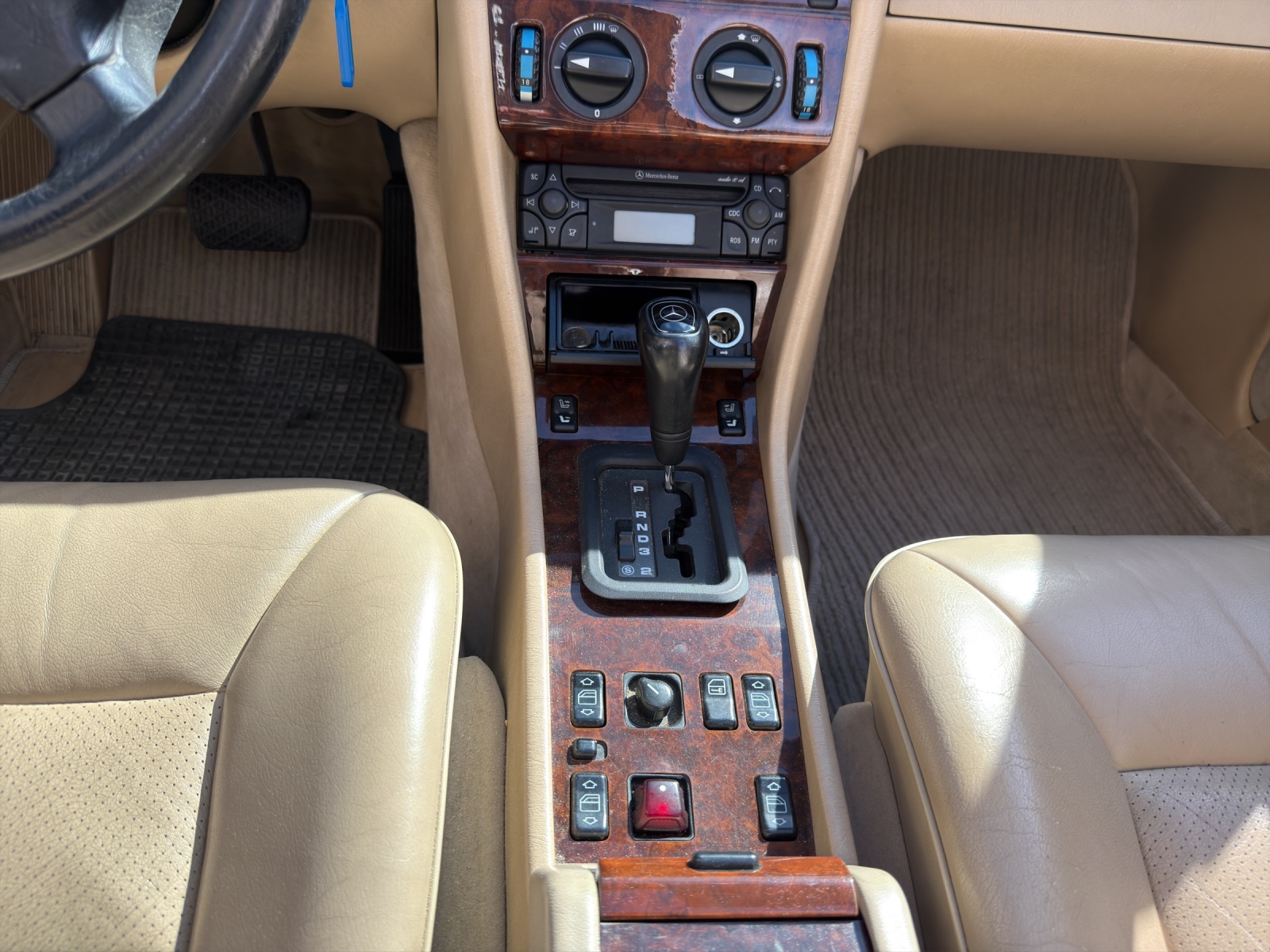 MERCEDES-BENZ E 220 Cabrio - 124er-image-11