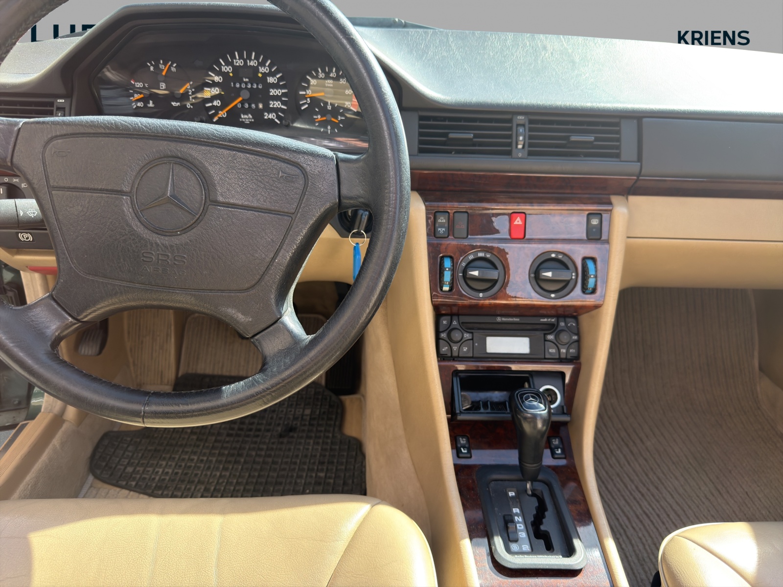 MERCEDES-BENZ E 220 Cabrio - 124er-image-10