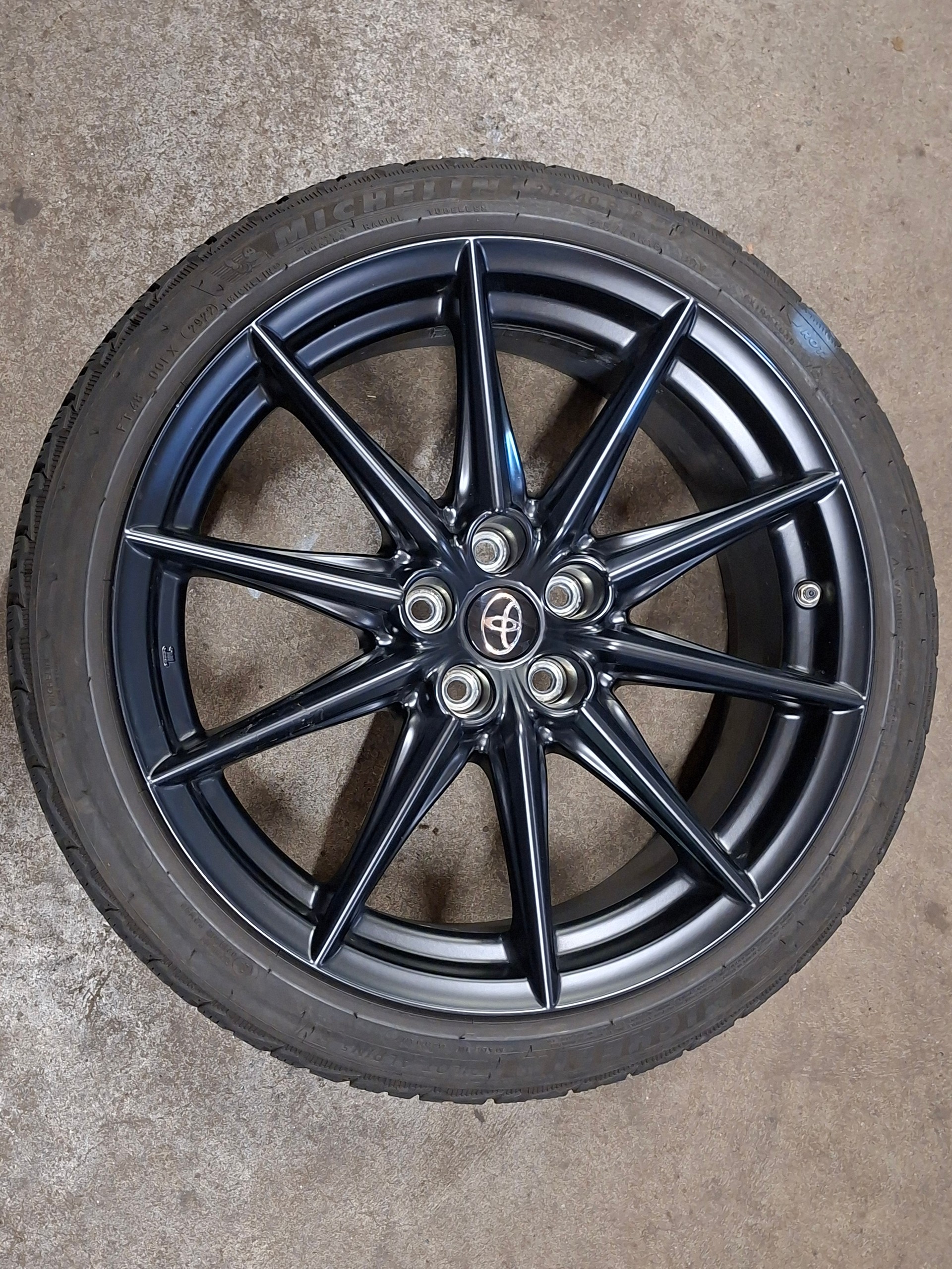 TOYOTA GR 86 2.4 Sport+ *8-fach bereift*-image-13
