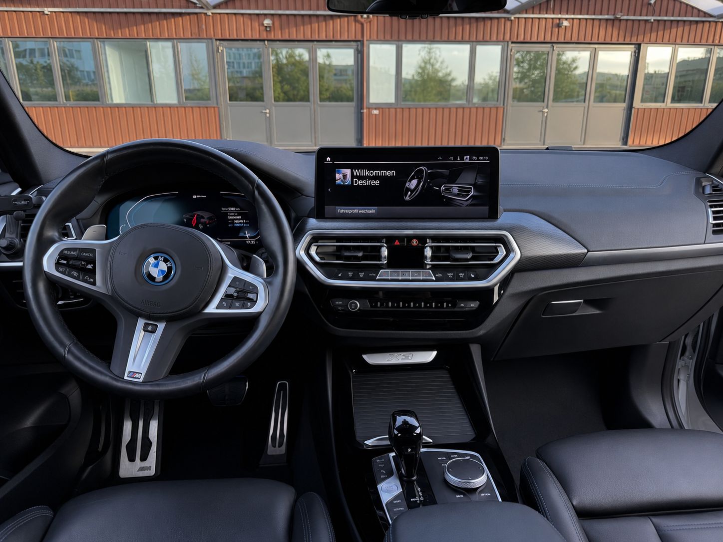 BMW 30e xDrive-image-3