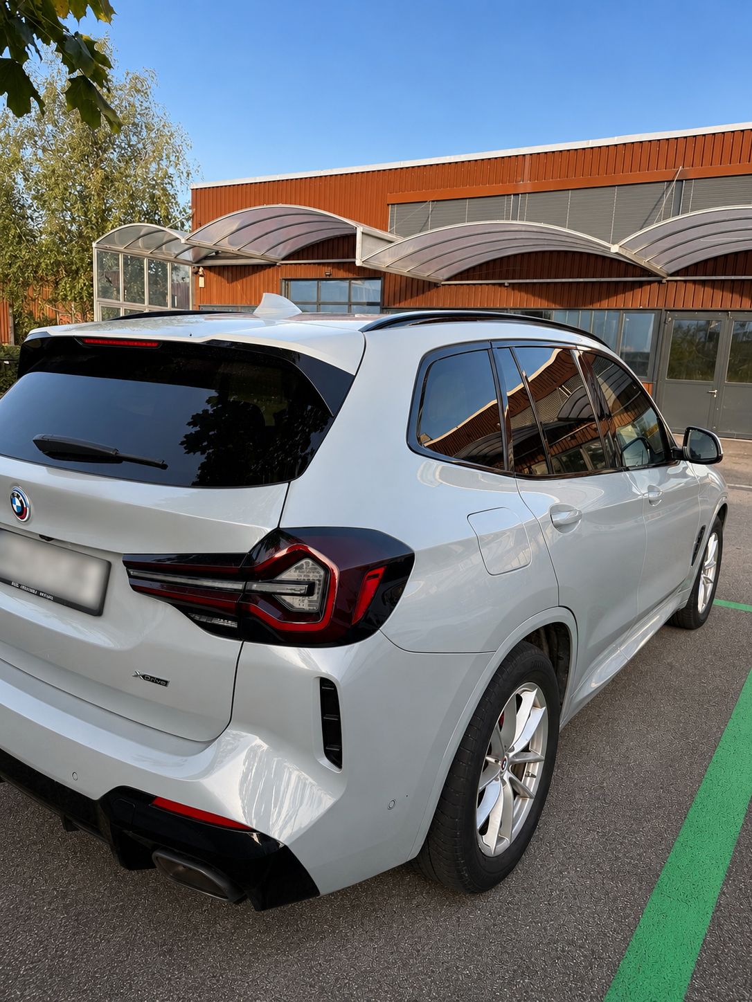 BMW 30e xDrive-image-2