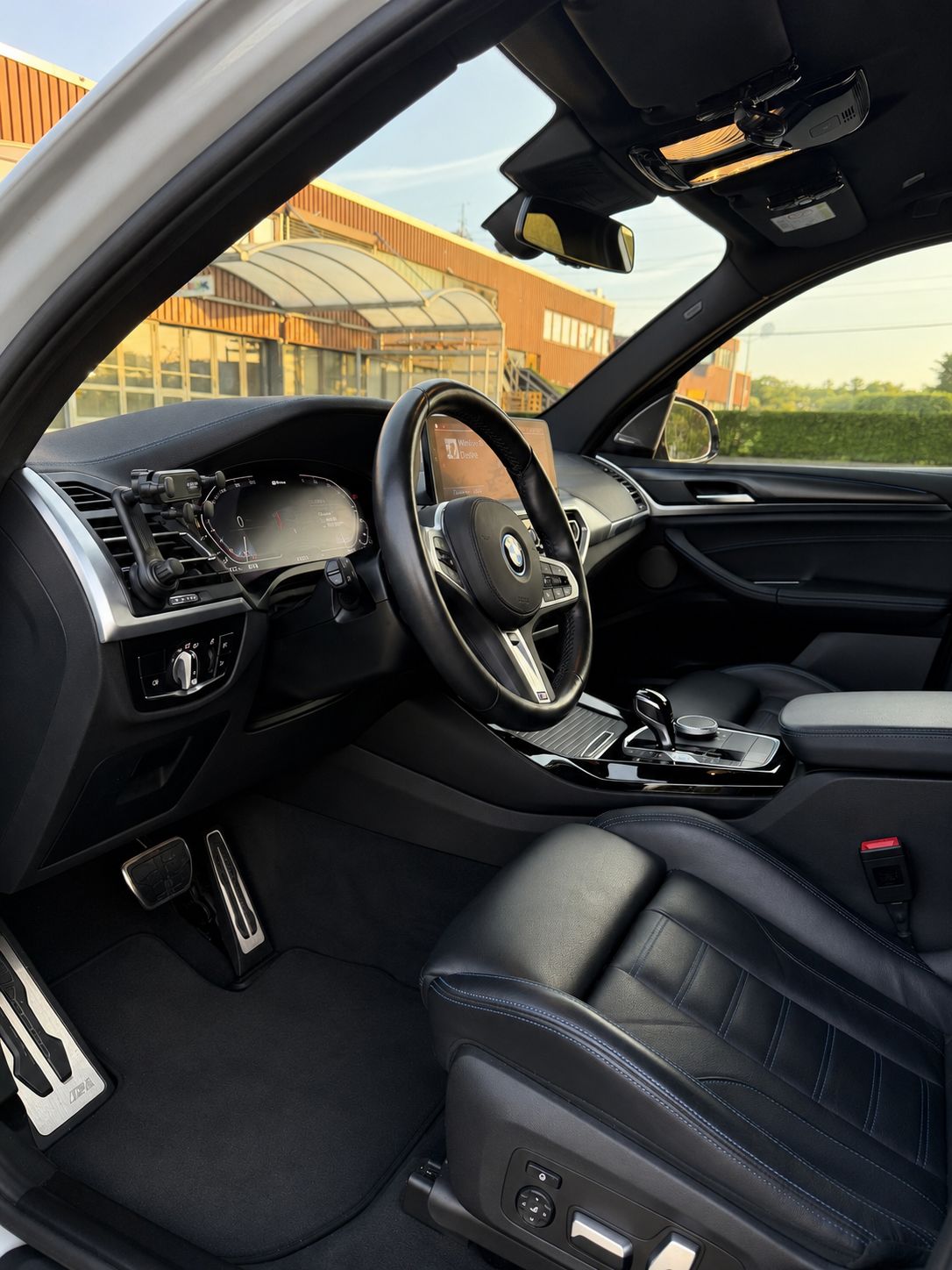 BMW 30e xDrive-image-4