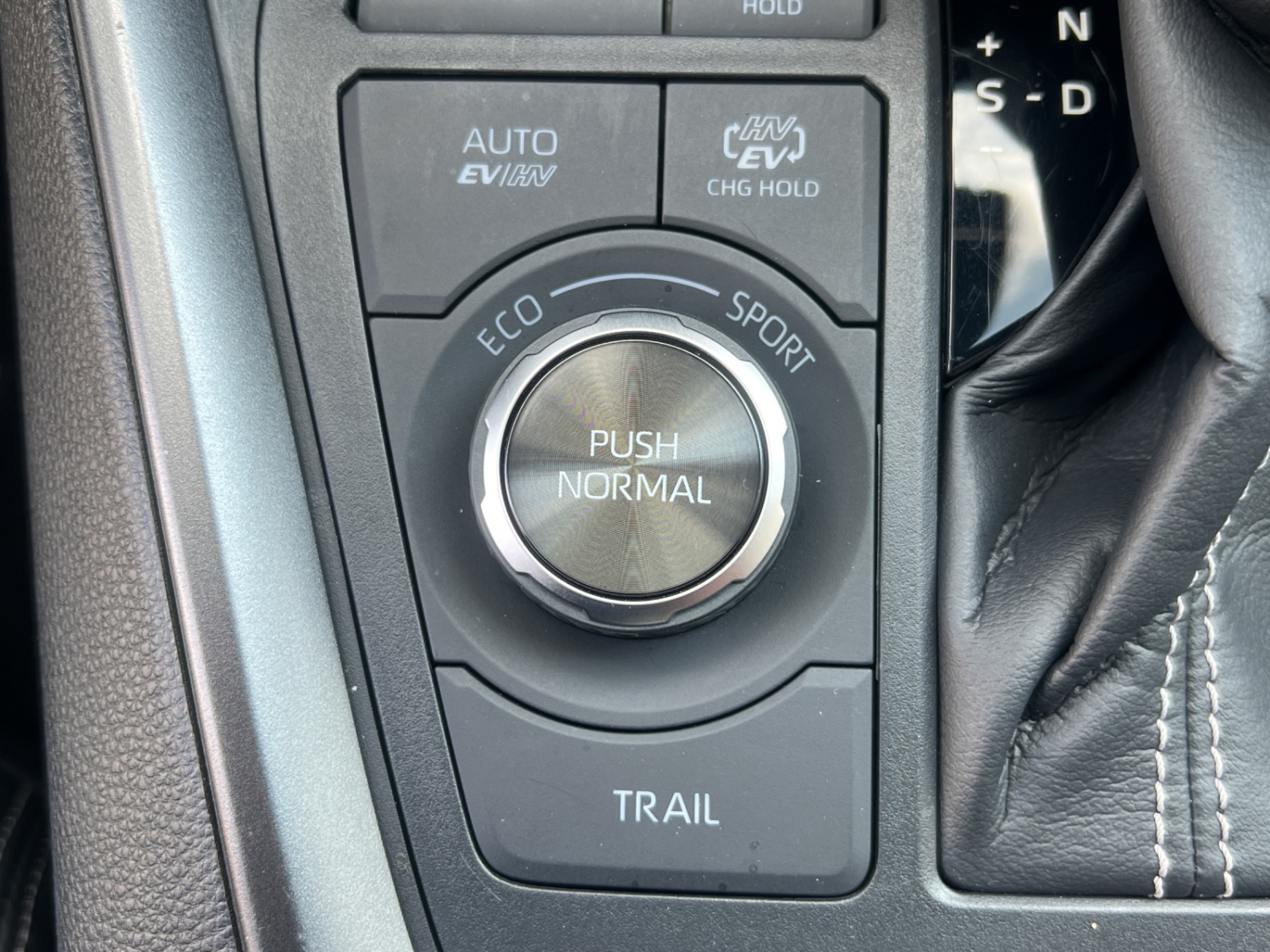 TOYOTA RAV4 2.5 Plug-In-Hybrid GR Sport-image-17
