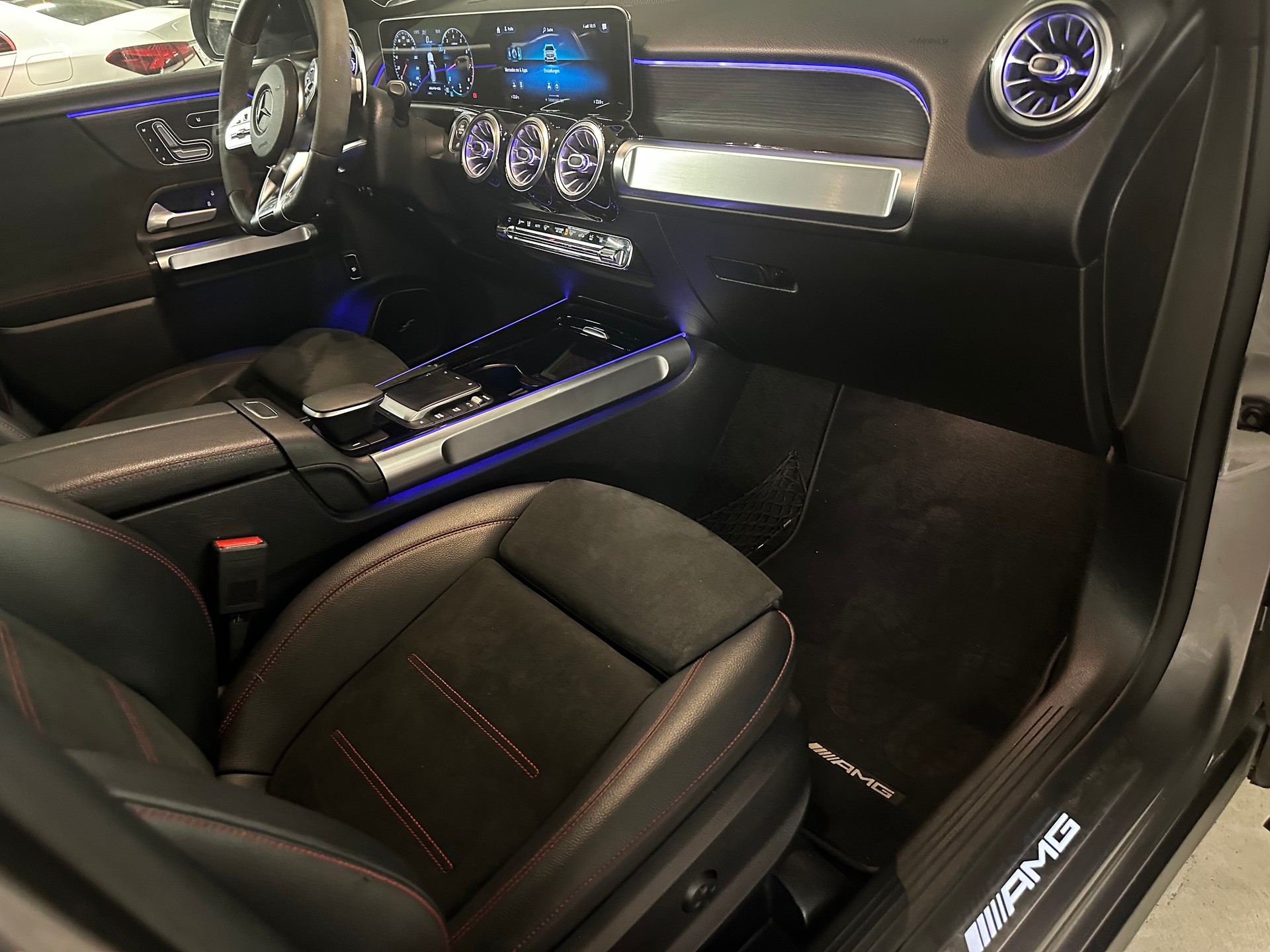 MERCEDES-BENZ GLB 35 AMG Performance 4Matic 8G-Tronic-image-17