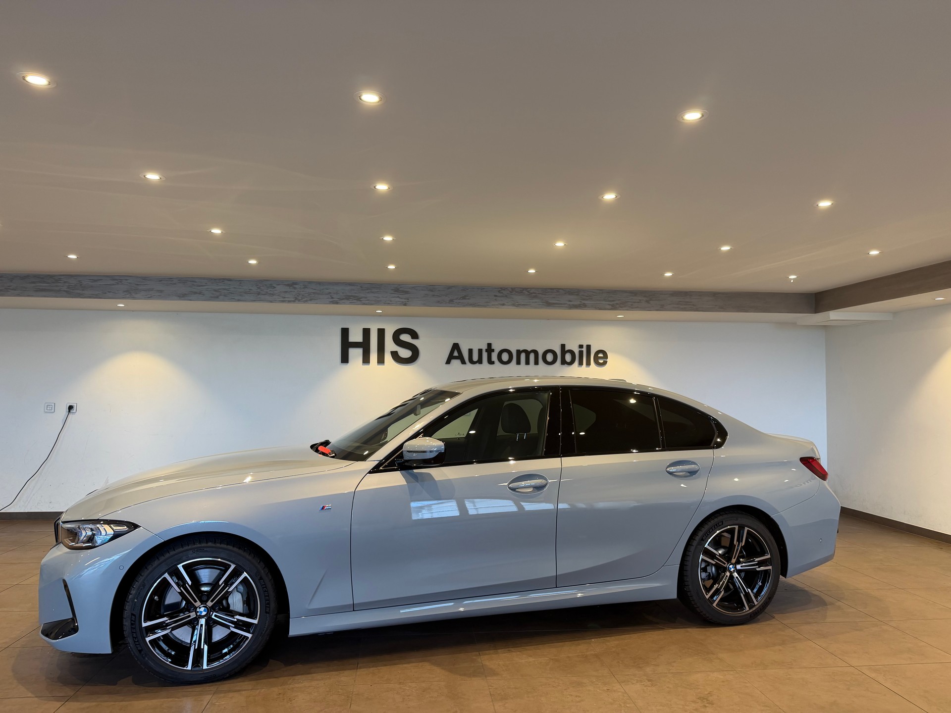 BMW 330d xDrive MSport-showroom-element-3