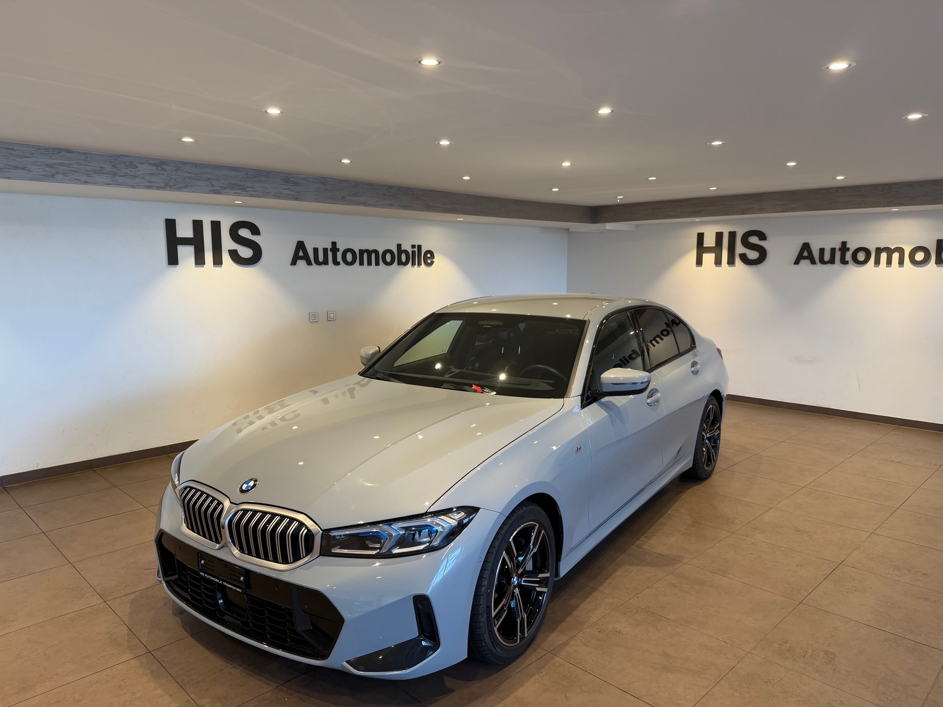 BMW 330d xDrive MSport-showroom-element-1