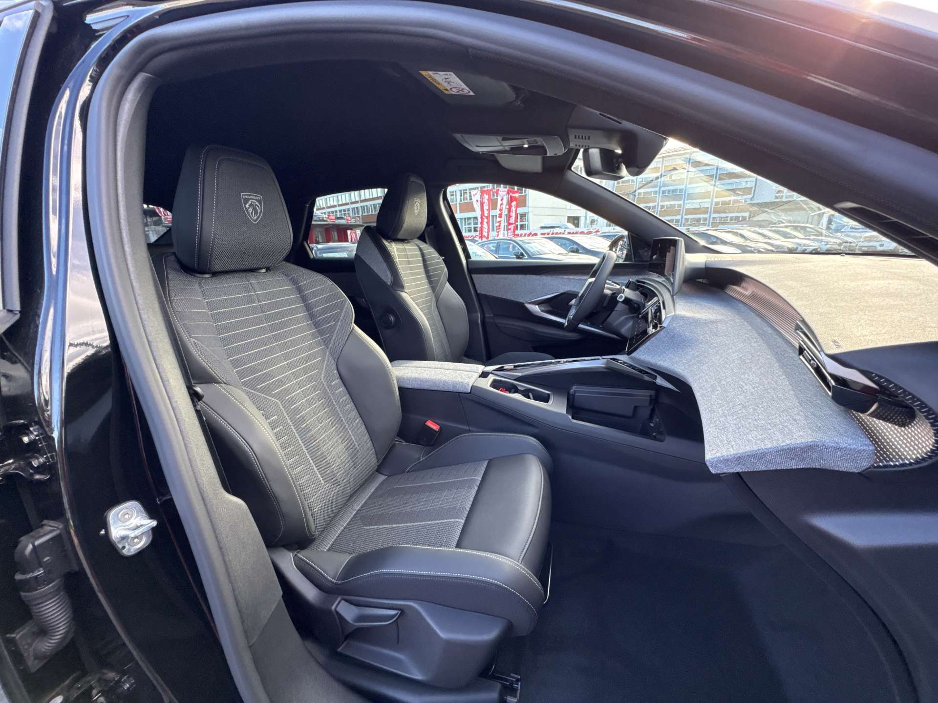 PEUGEOT 3008 145 GT Hybrid e-DCS-Automat-image-12