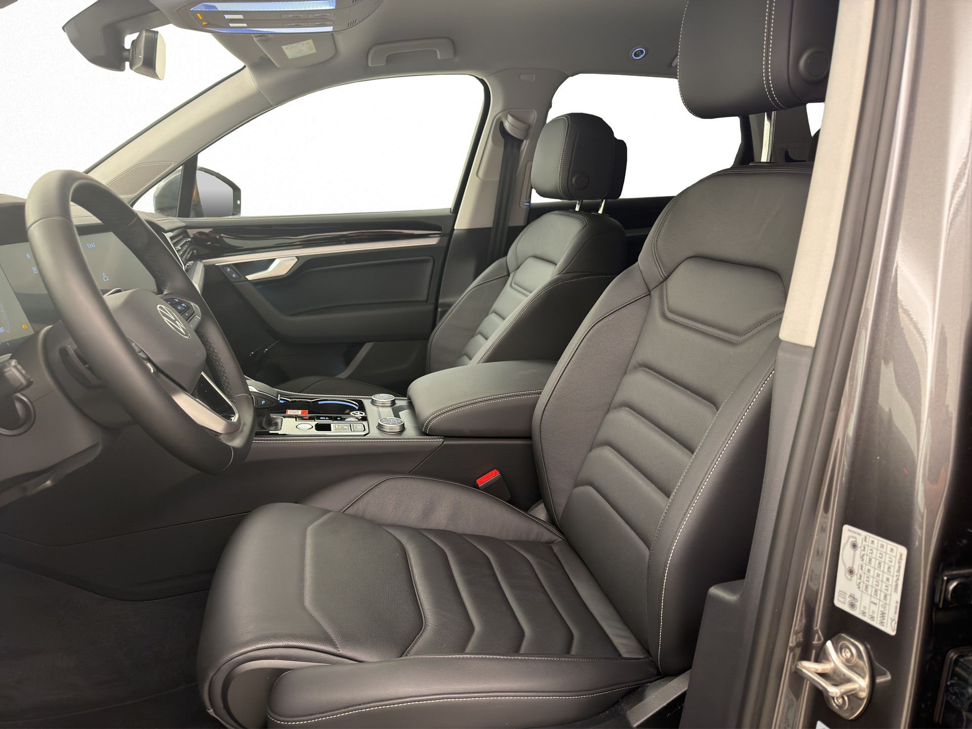 VW Touareg 3.0 V6 TDI-image-10