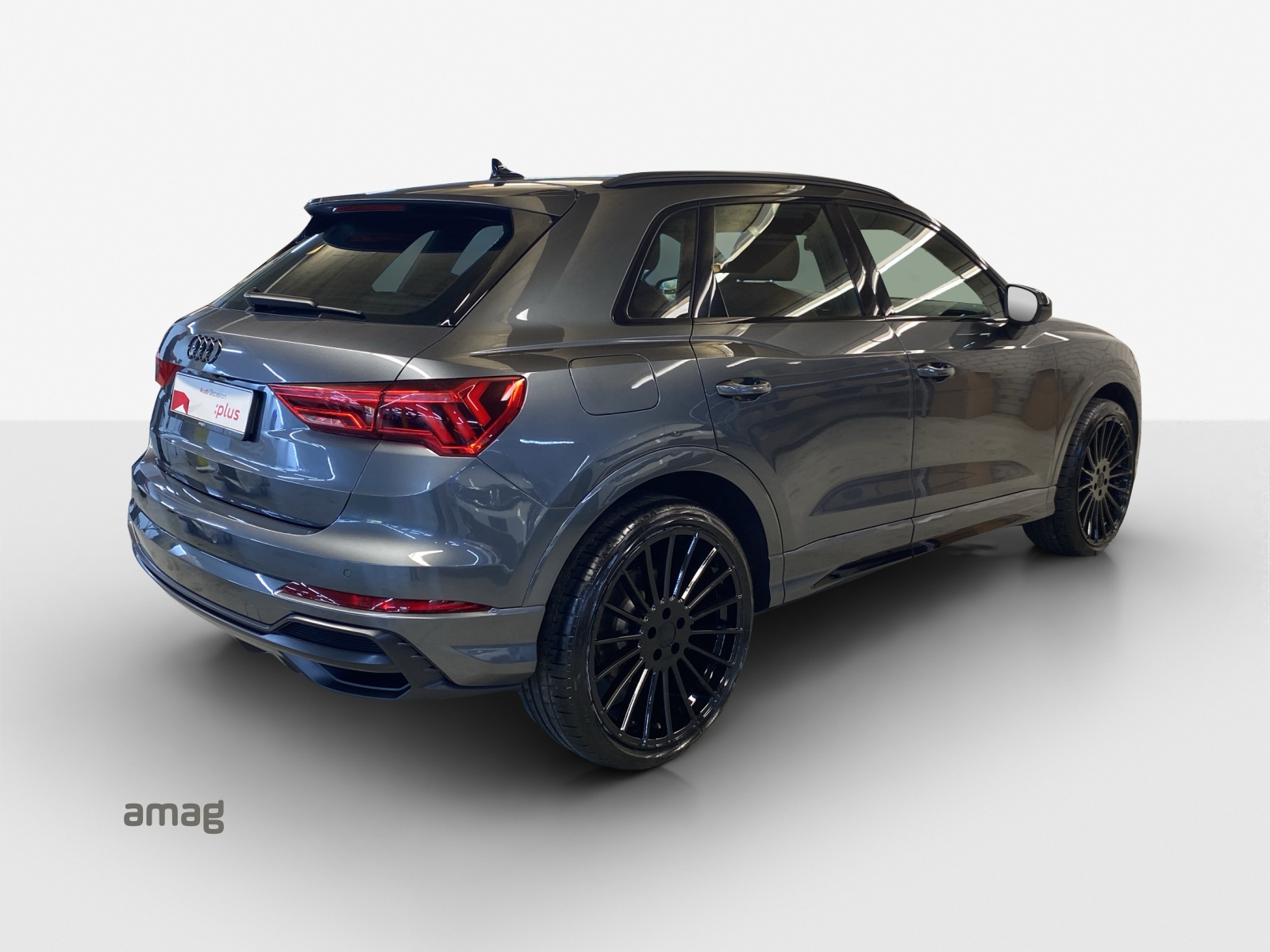 AUDI Q3 45 TFSI S line quattro S-tronic-image-4