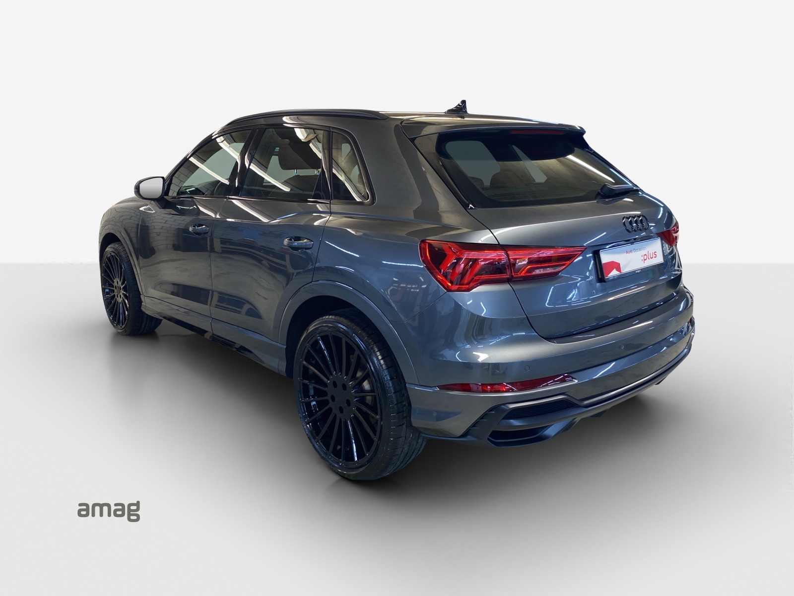 AUDI Q3 45 TFSI S line quattro S-tronic-image-2