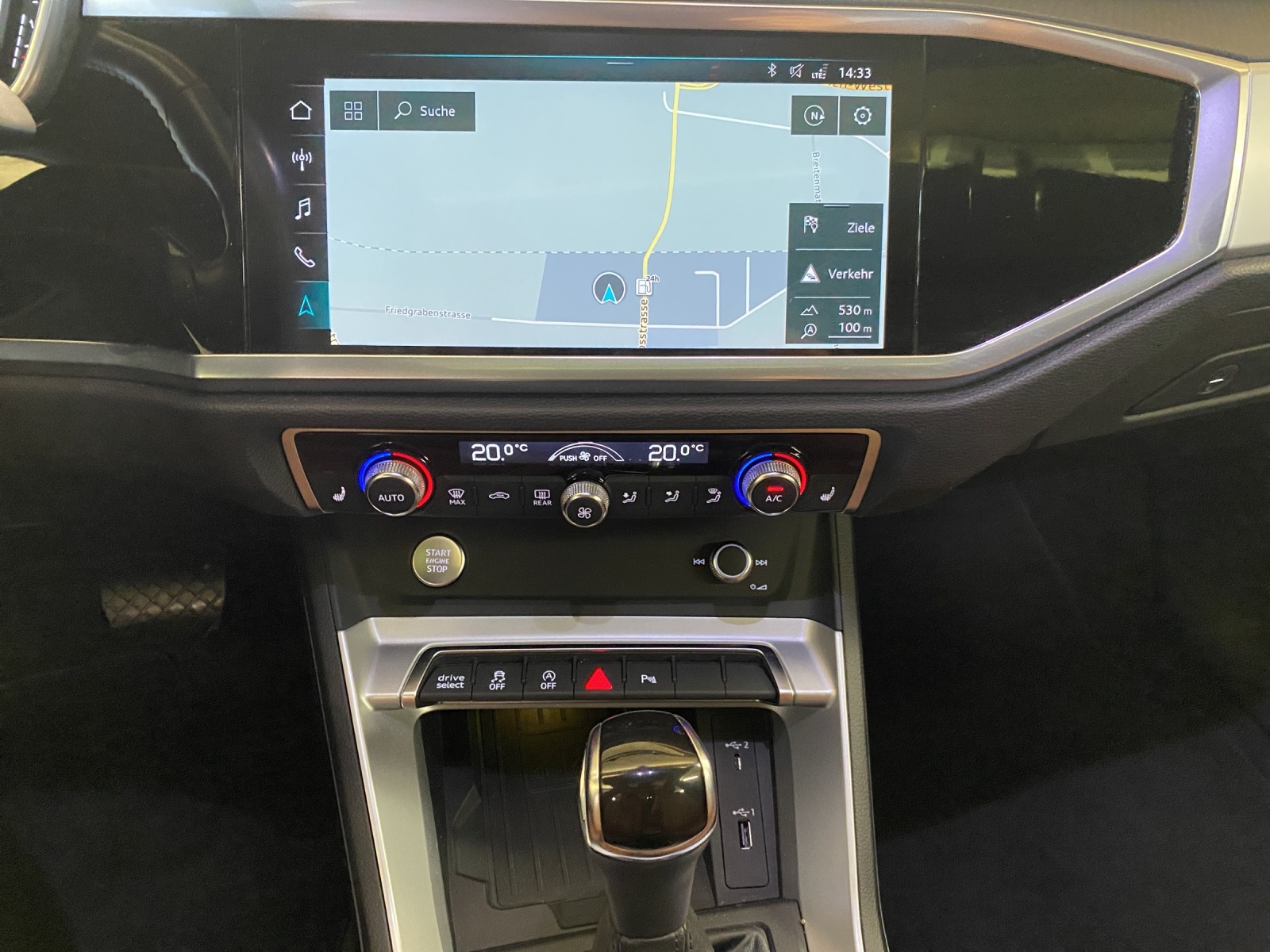 AUDI Q3 45 TFSI S line quattro S-tronic-image-10