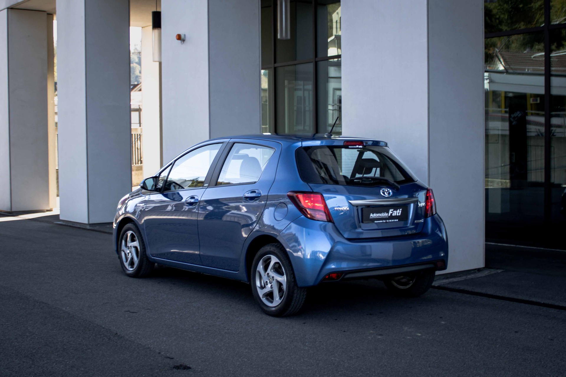 TOYOTA Yaris 1.5 VVT-i Hybrid Edition S e-CVT-image-1