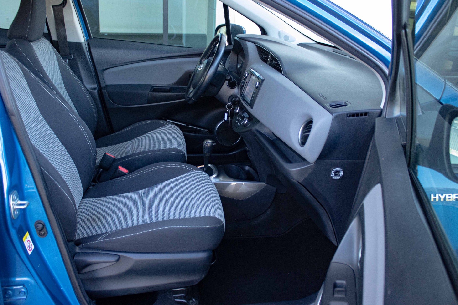 TOYOTA Yaris 1.5 VVT-i Hybrid Edition S e-CVT-image-15
