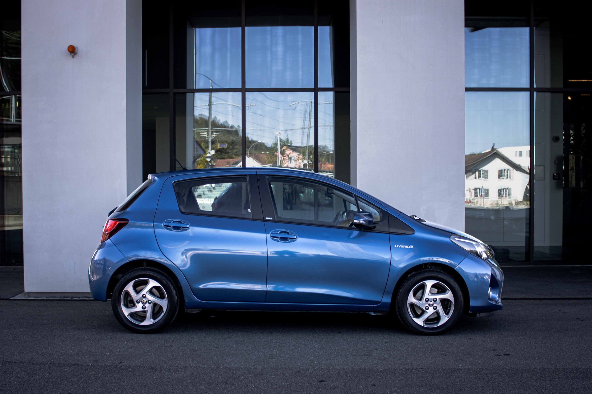 TOYOTA Yaris 1.5 VVT-i Hybrid Edition S e-CVT-image-5