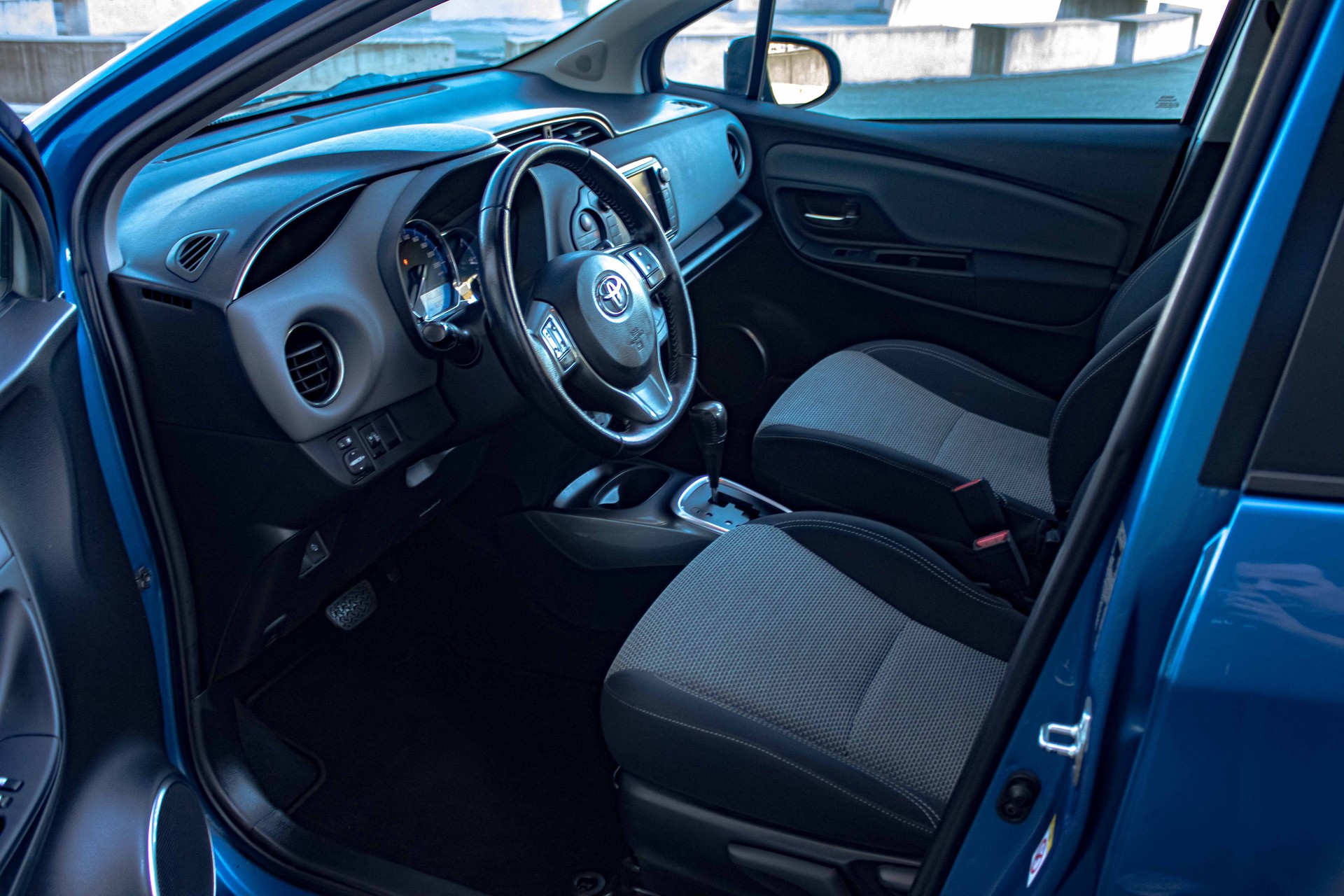 TOYOTA Yaris 1.5 VVT-i Hybrid Edition S e-CVT-image-9