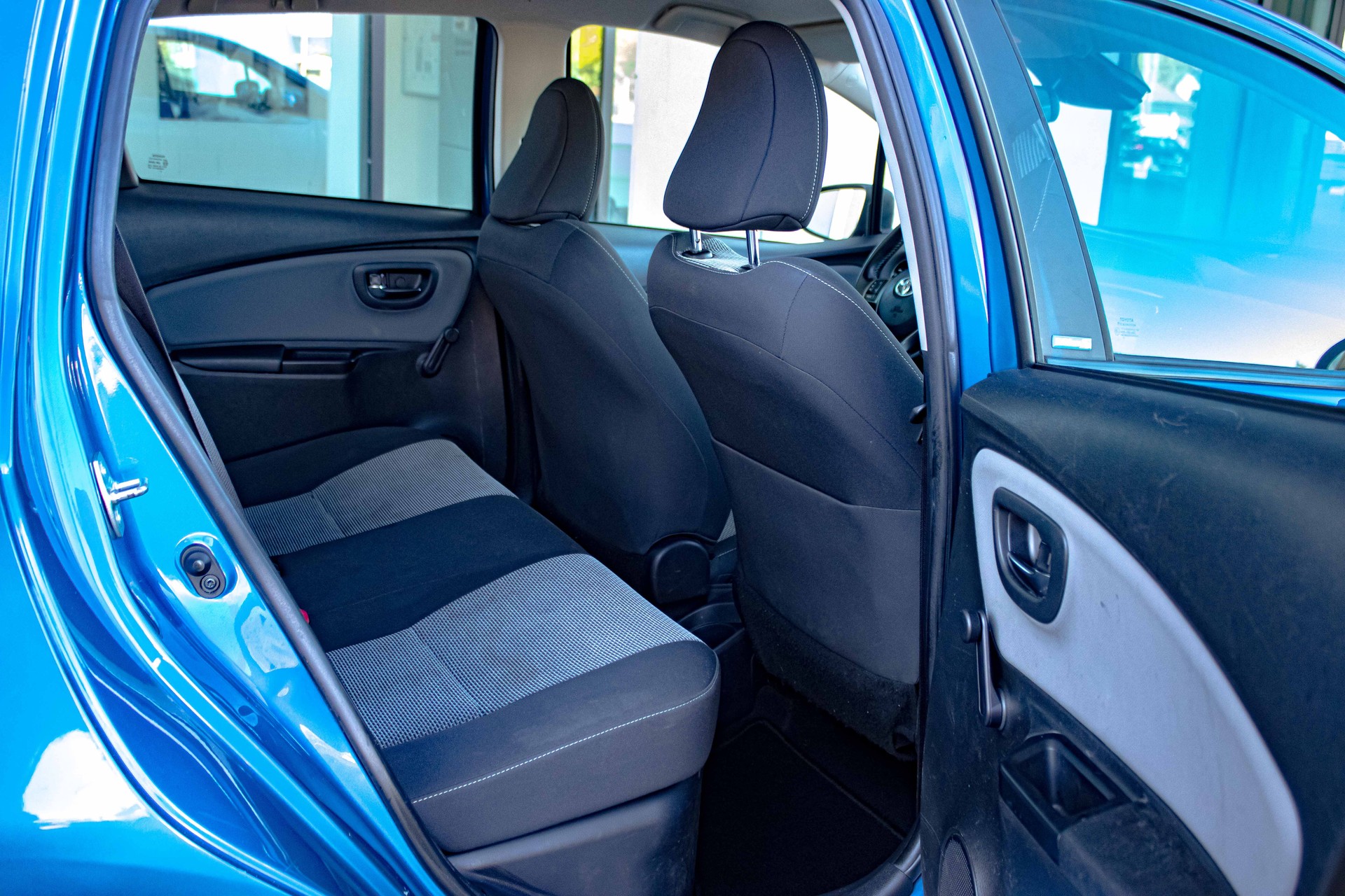 TOYOTA Yaris 1.5 VVT-i Hybrid Edition S e-CVT-image-14