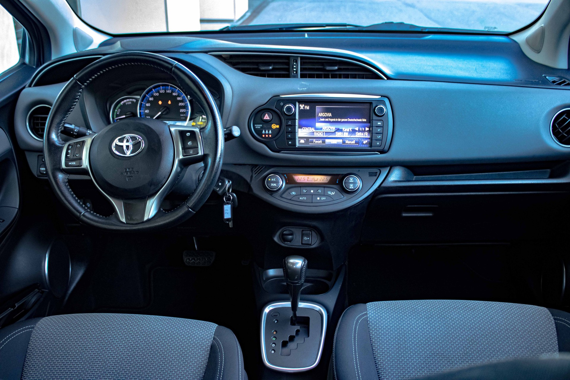TOYOTA Yaris 1.5 VVT-i Hybrid Edition S e-CVT-image-11