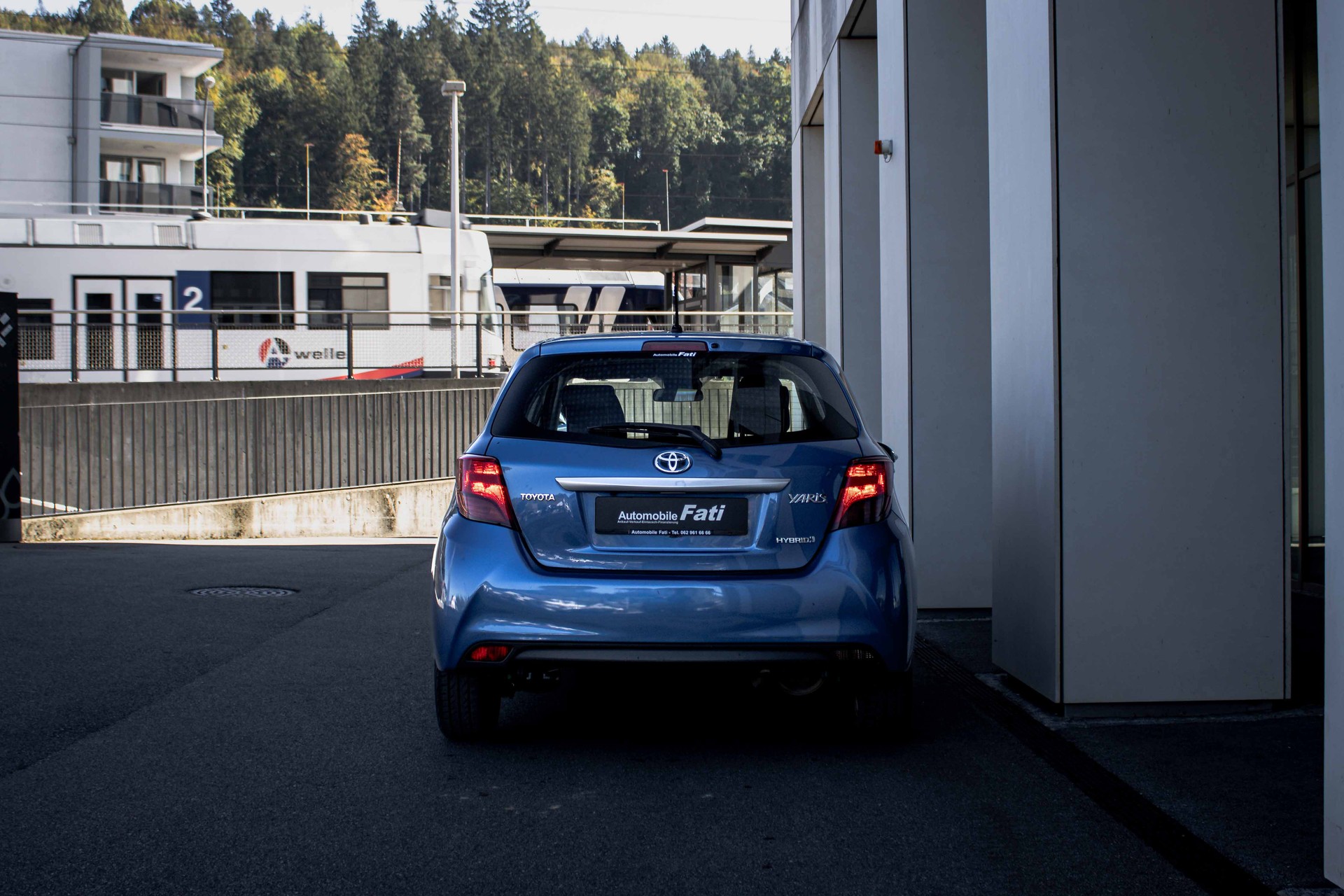 TOYOTA Yaris 1.5 VVT-i Hybrid Edition S e-CVT-image-3