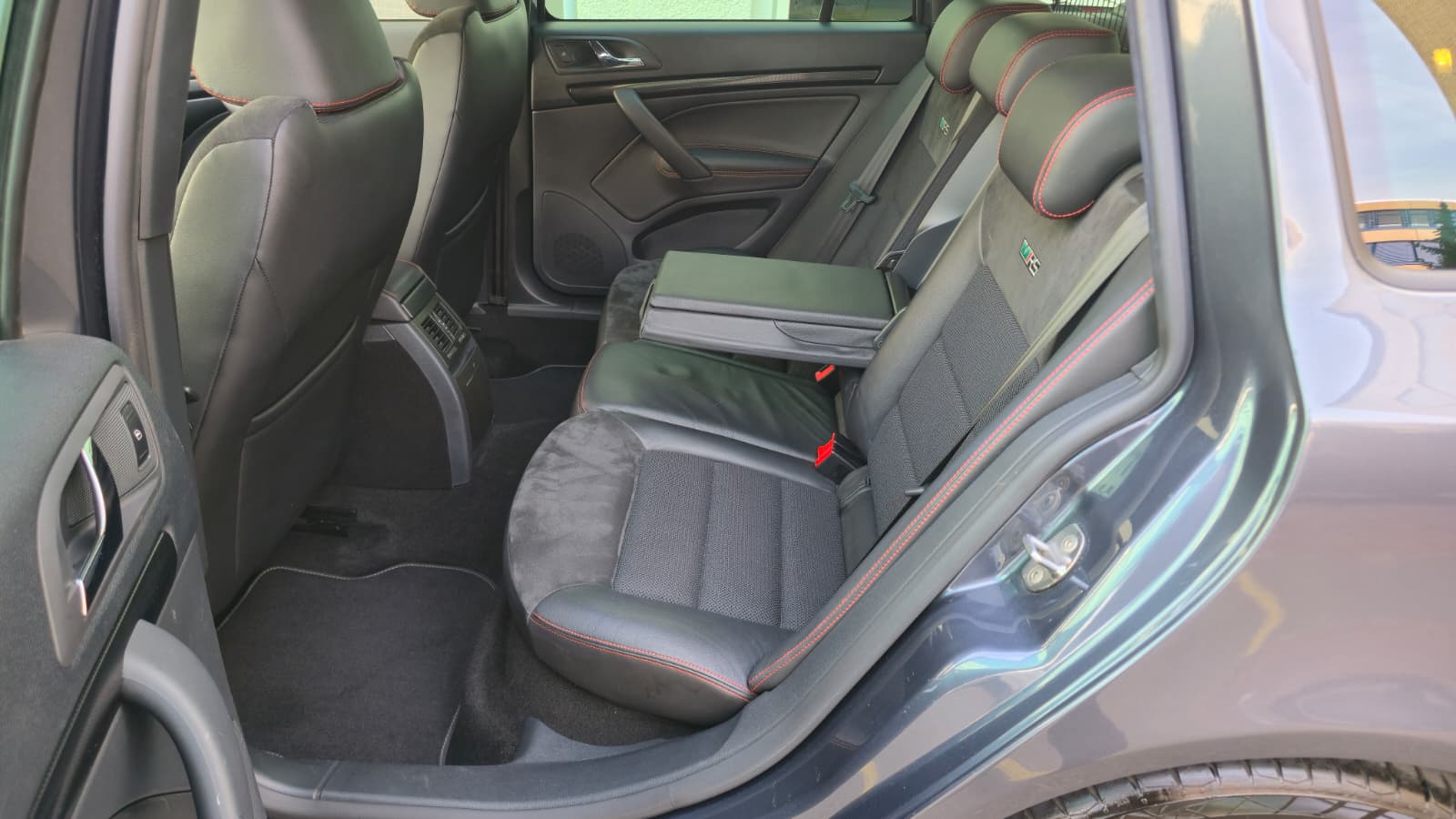 SKODA Octavia Combi 2.0 TSI RS| Frisch ab MFK und Service| Aus Erste Hand| Navi| Anhängerkupplung| Service gepflegt-image-12