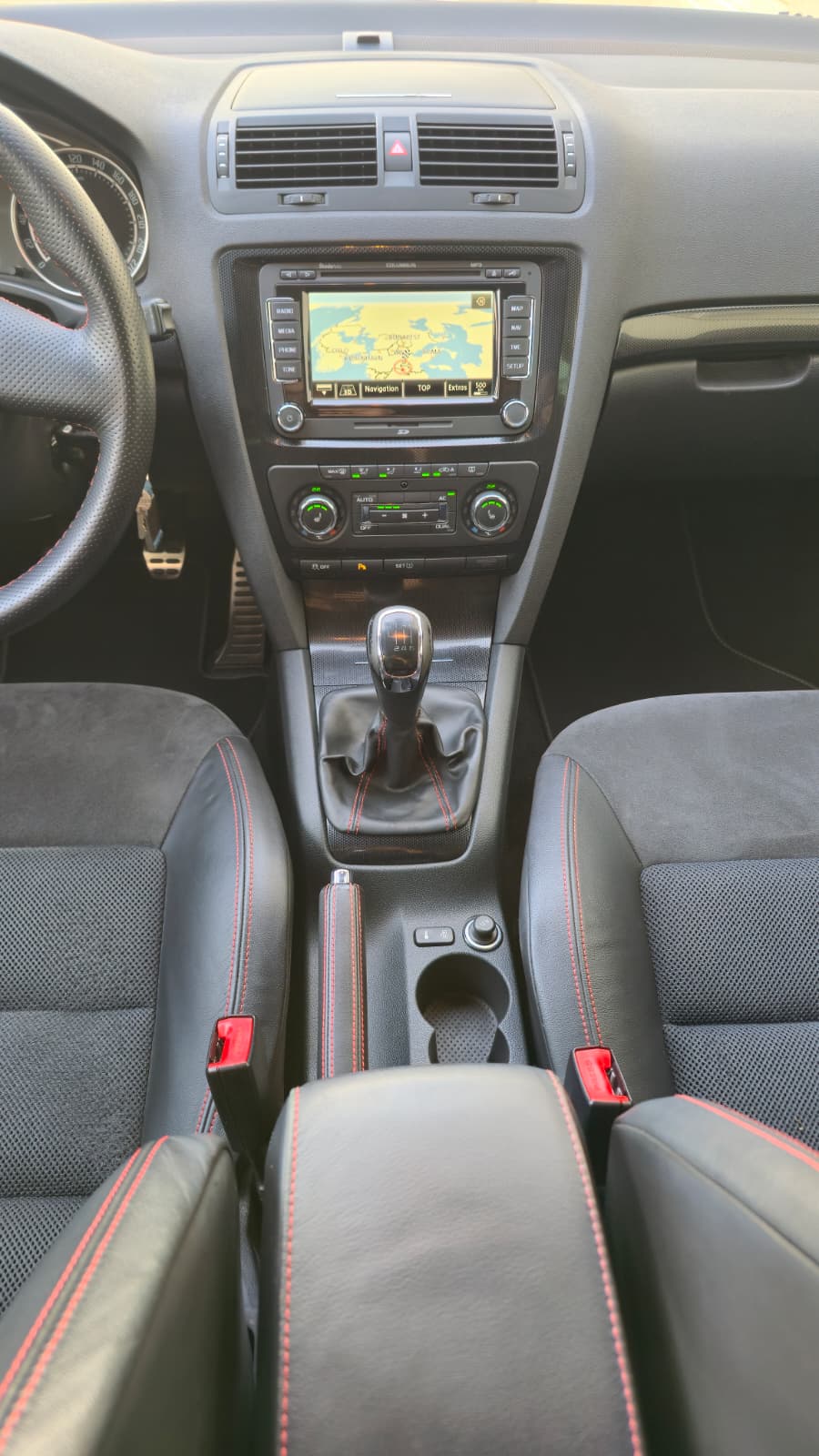 SKODA Octavia Combi 2.0 TSI RS| Frisch ab MFK und Service| Aus Erste Hand| Navi| Anhängerkupplung| Service gepflegt-image-14