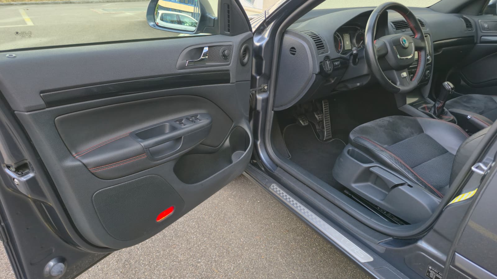 SKODA Octavia Combi 2.0 TSI RS| Frisch ab MFK und Service| Aus Erste Hand| Navi| Anhängerkupplung| Service gepflegt-image-10
