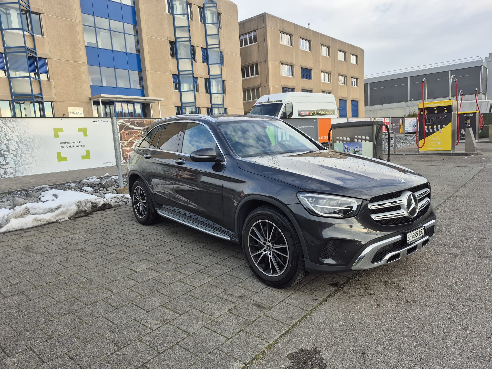MERCEDES-BENZ GLC 300 d 4m-image-2