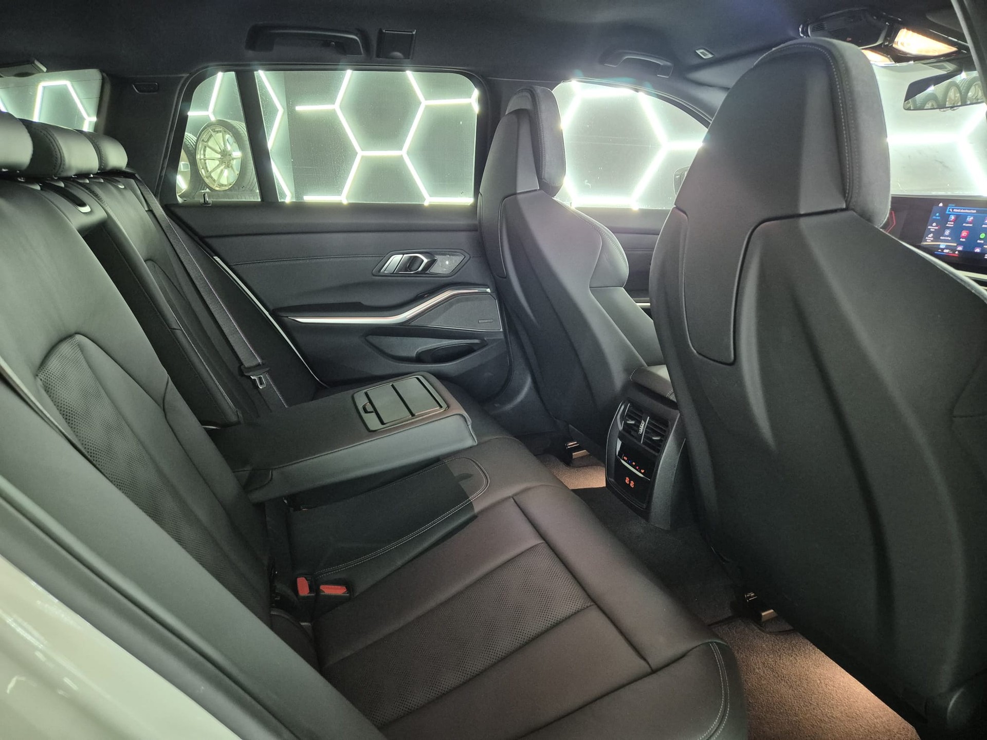 BMW M3 Touring xDrive Competition M-image-21