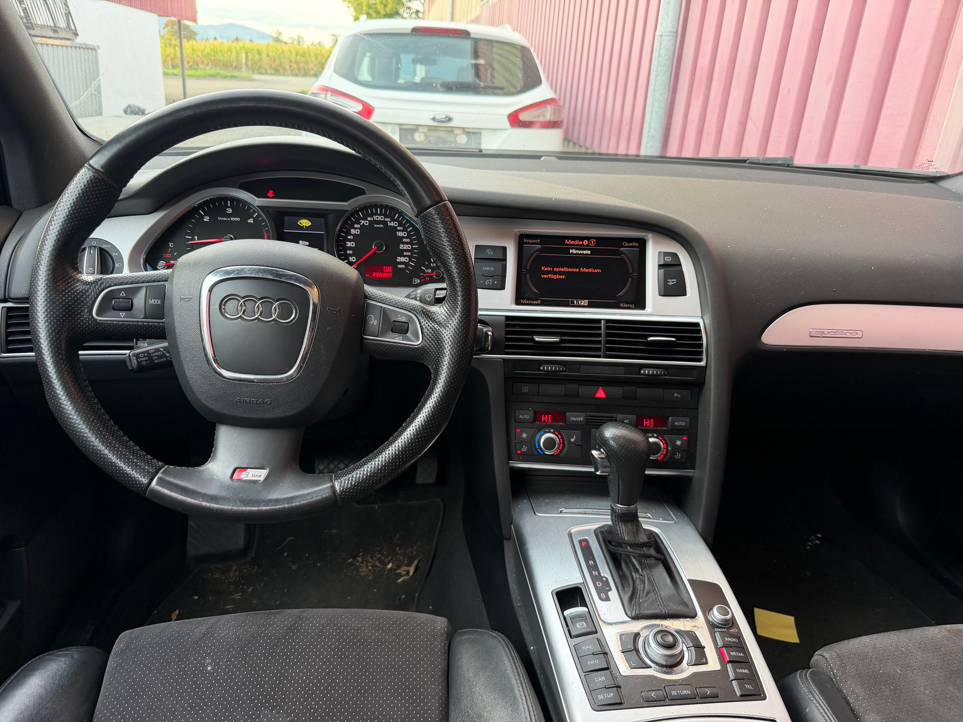 AUDI A6-image-6