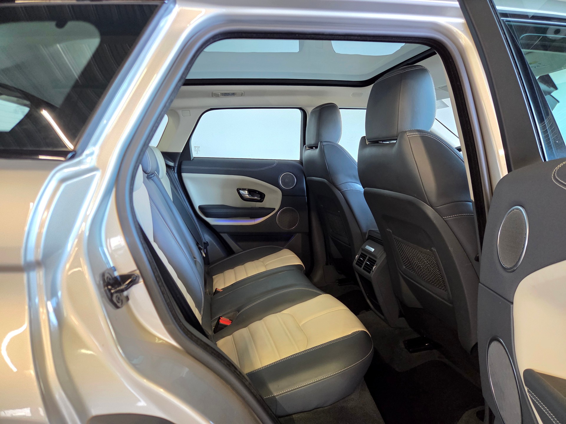 LAND ROVER Range Rover Evoque 2.0 TD4 HSE Dynamic-image-22