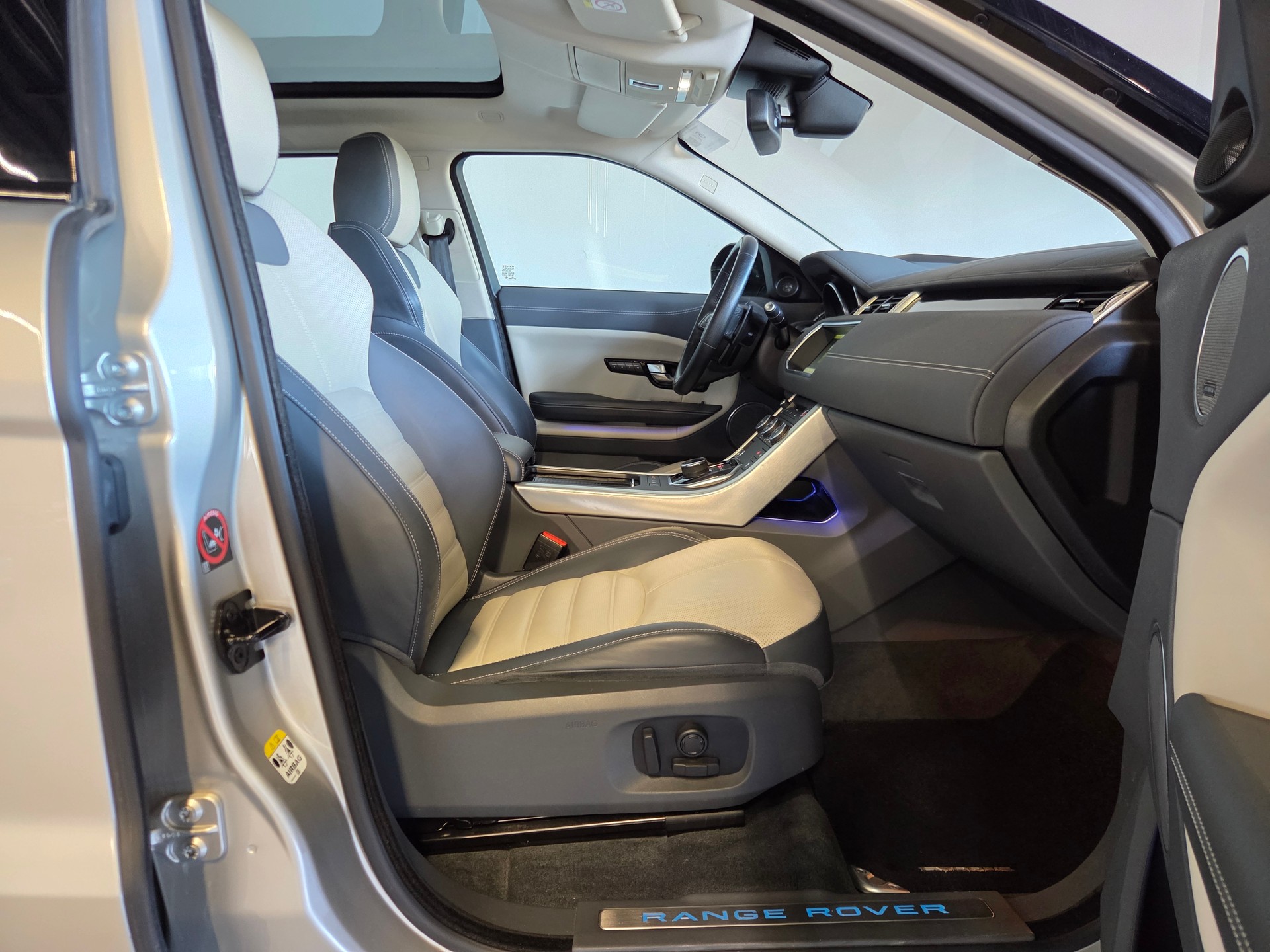 LAND ROVER Range Rover Evoque 2.0 TD4 HSE Dynamic-image-13