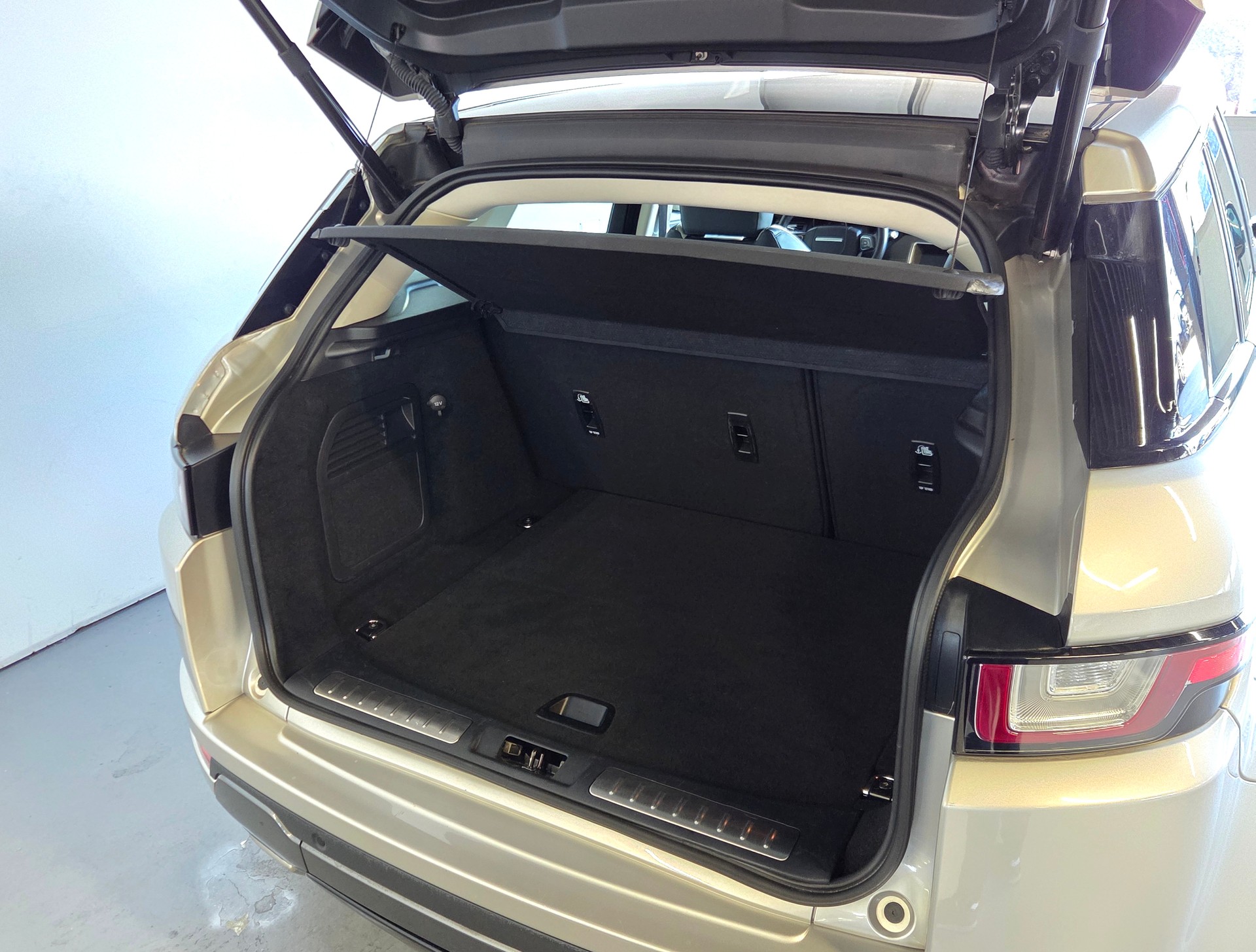 LAND ROVER Range Rover Evoque 2.0 TD4 HSE Dynamic-image-23