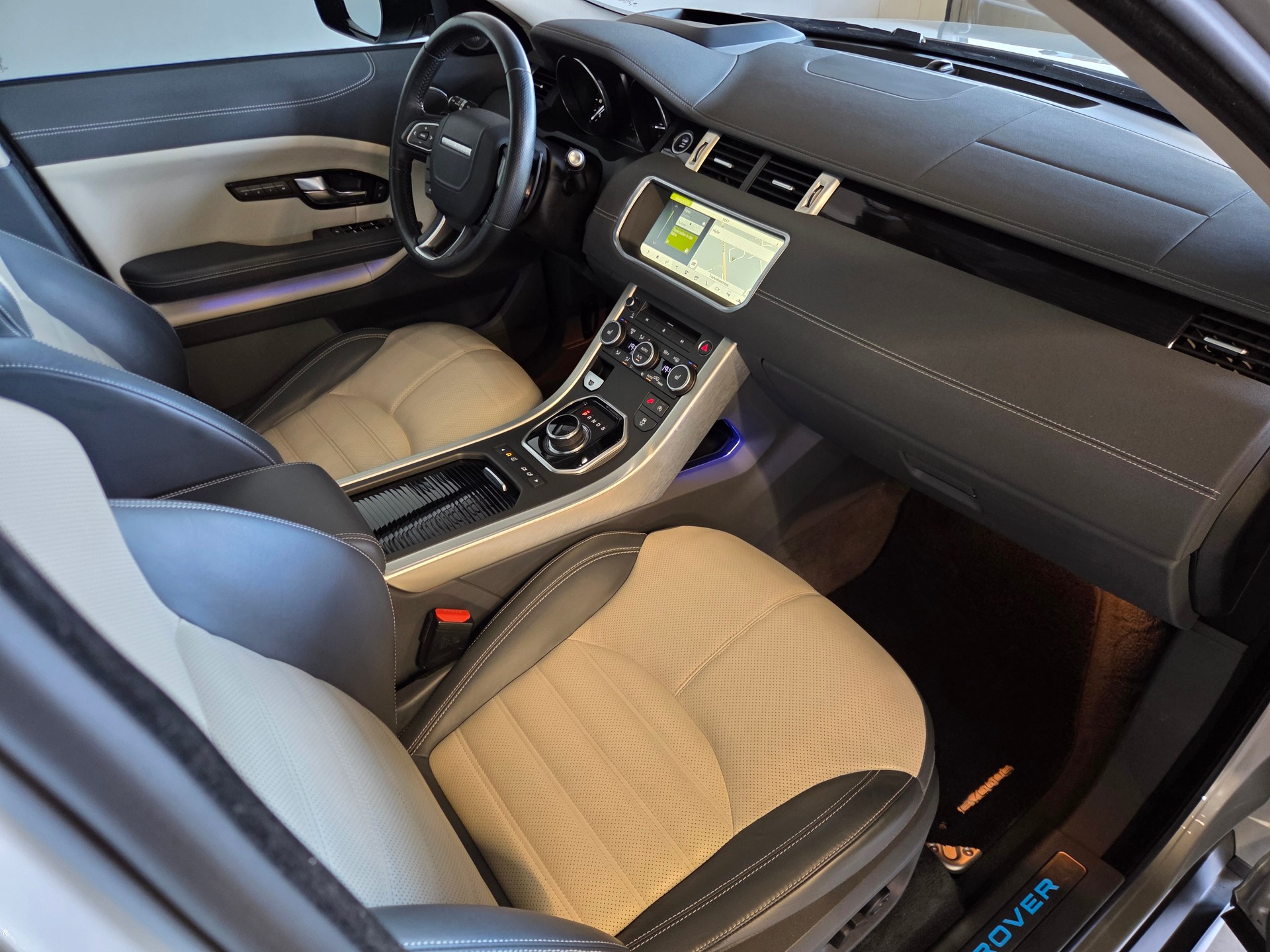 LAND ROVER Range Rover Evoque 2.0 TD4 HSE Dynamic-image-15
