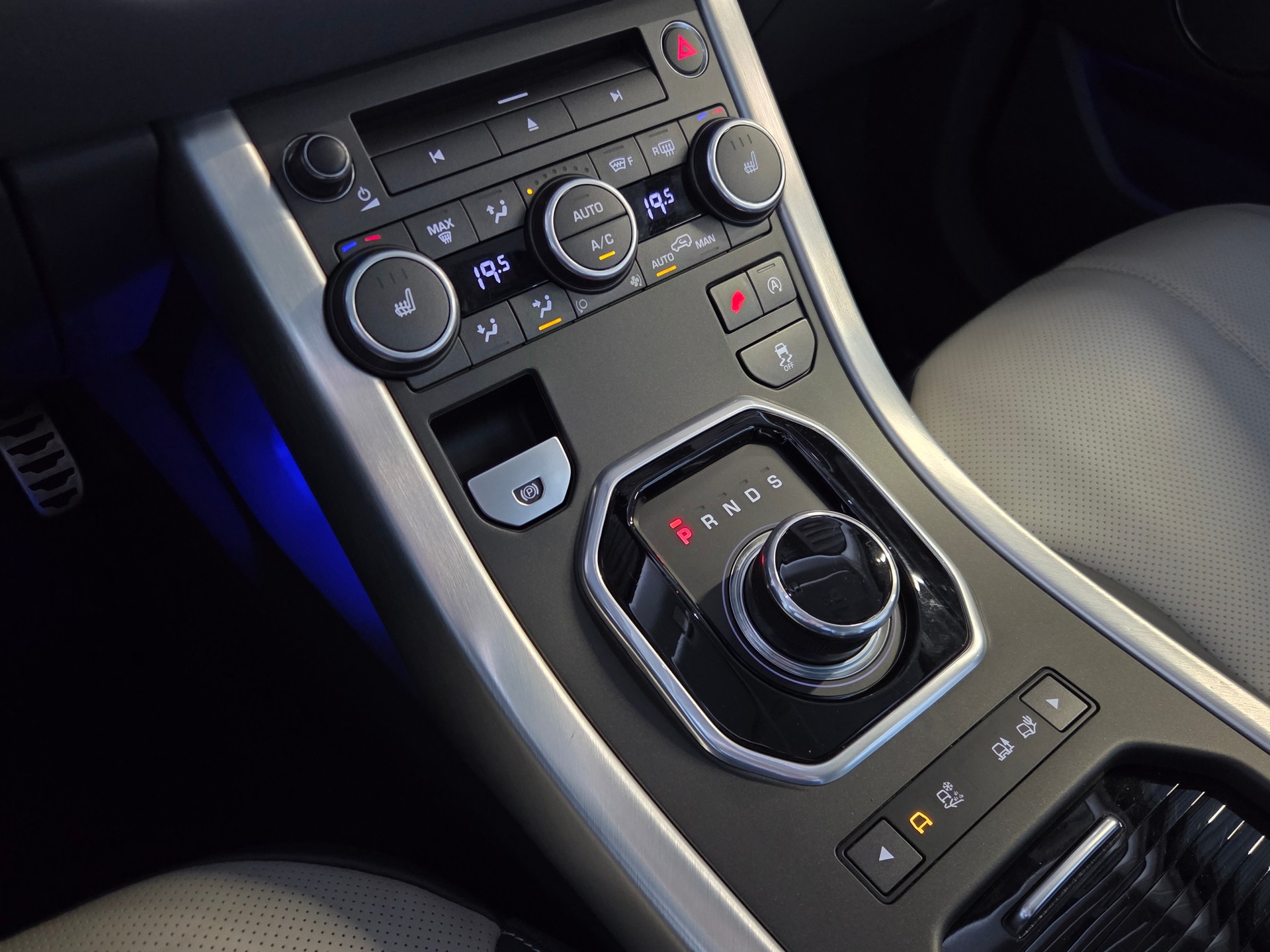 LAND ROVER Range Rover Evoque 2.0 TD4 HSE Dynamic-image-20
