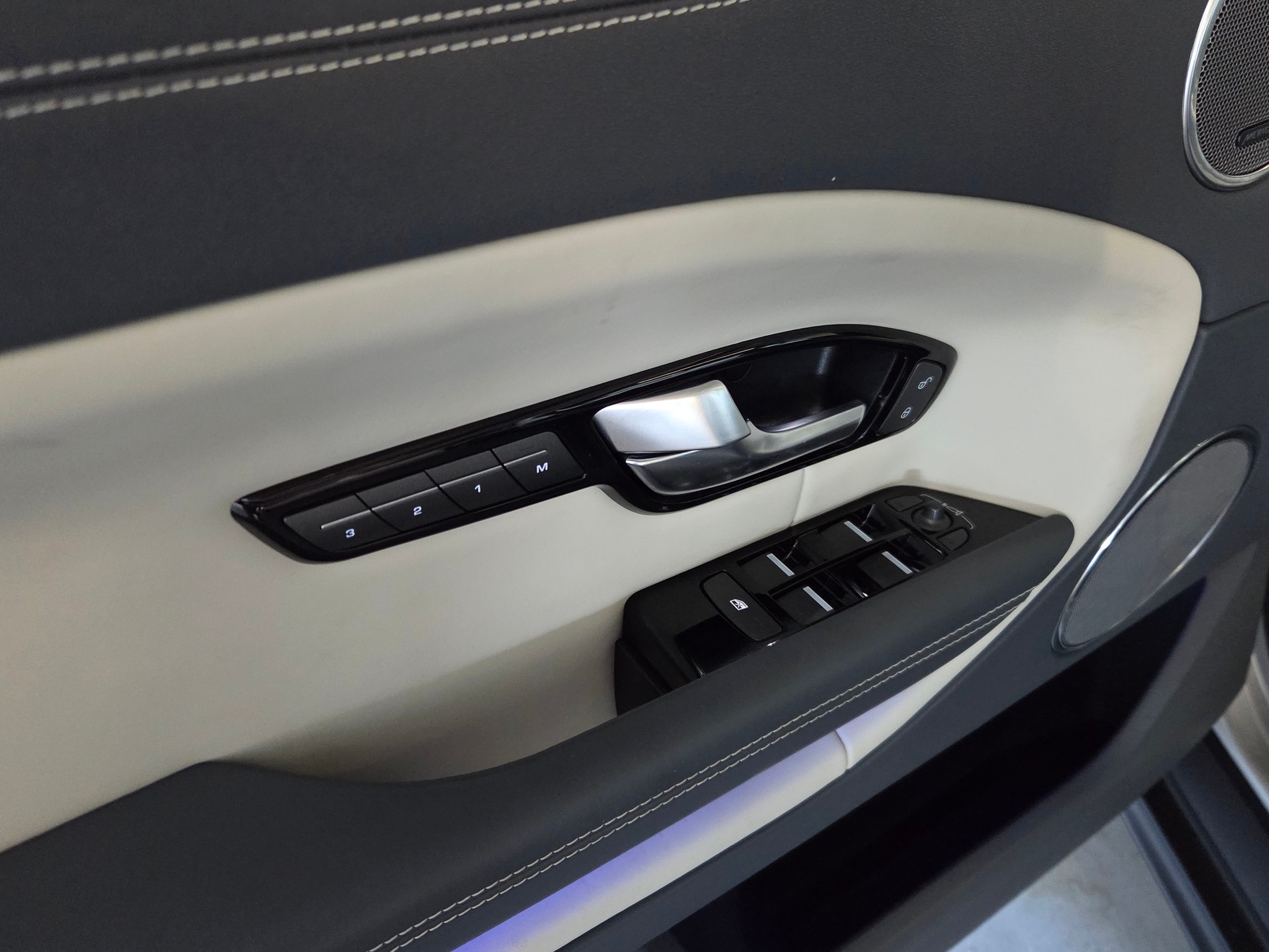 LAND ROVER Range Rover Evoque 2.0 TD4 HSE Dynamic-image-16