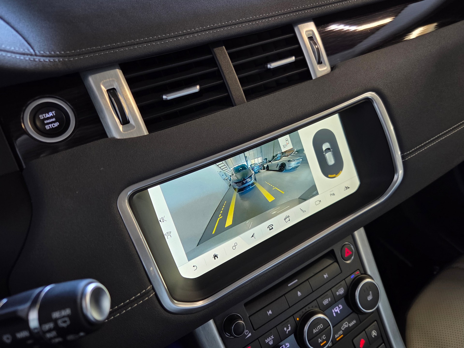 LAND ROVER Range Rover Evoque 2.0 TD4 HSE Dynamic-image-19