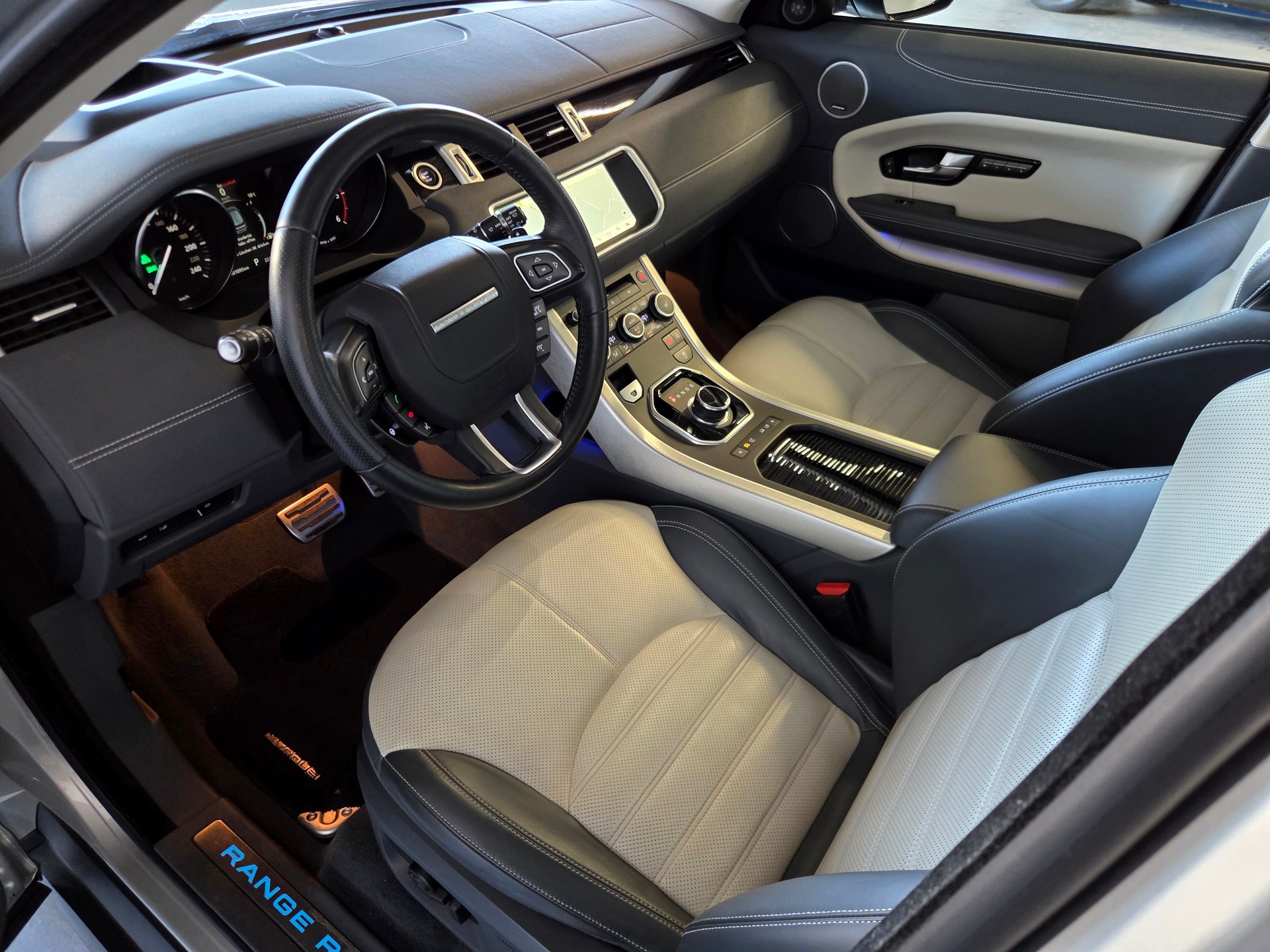 LAND ROVER Range Rover Evoque 2.0 TD4 HSE Dynamic-image-9