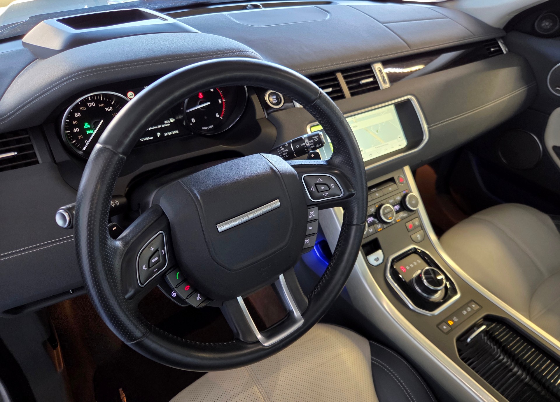 LAND ROVER Range Rover Evoque 2.0 TD4 HSE Dynamic-image-17