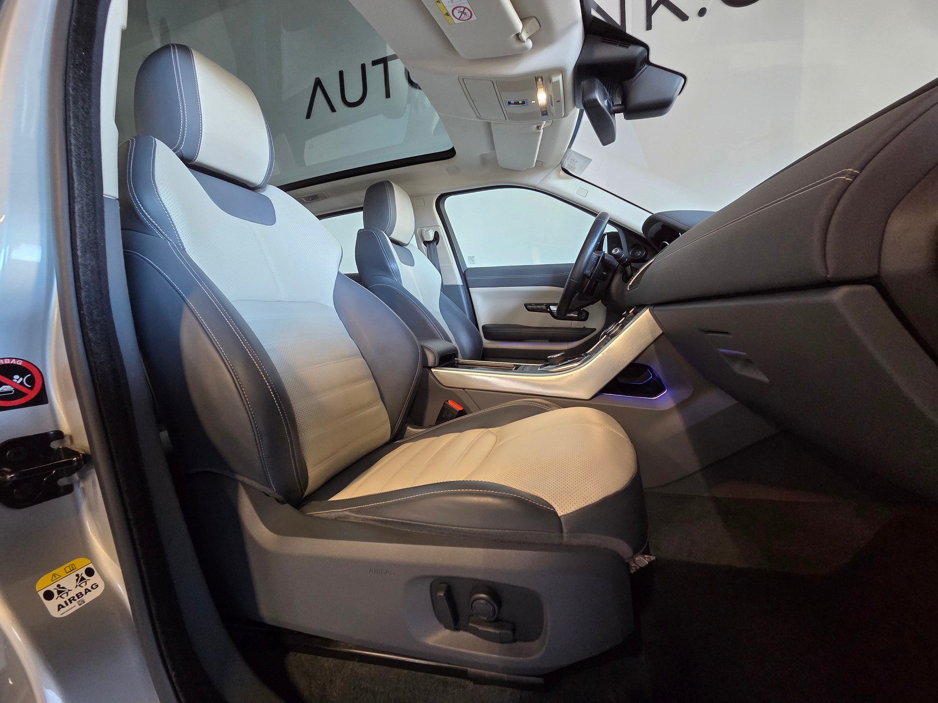 LAND ROVER Range Rover Evoque 2.0 TD4 HSE Dynamic-image-10