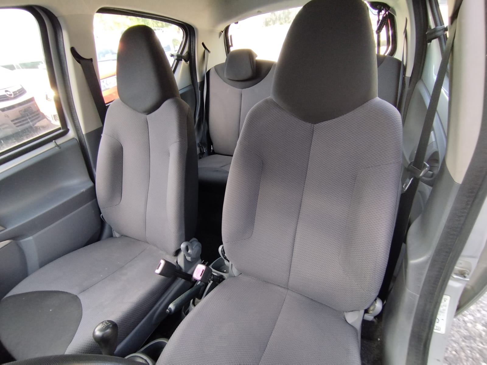 TOYOTA Aygo 1.0 blue-image-10