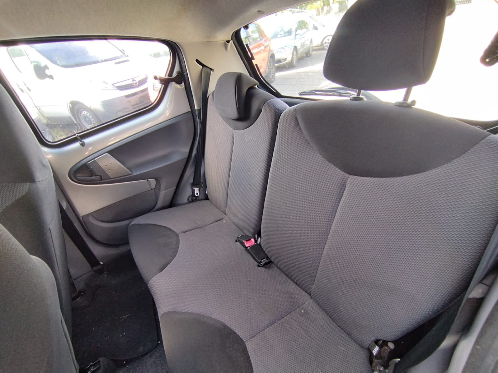 TOYOTA Aygo 1.0 blue-image-11