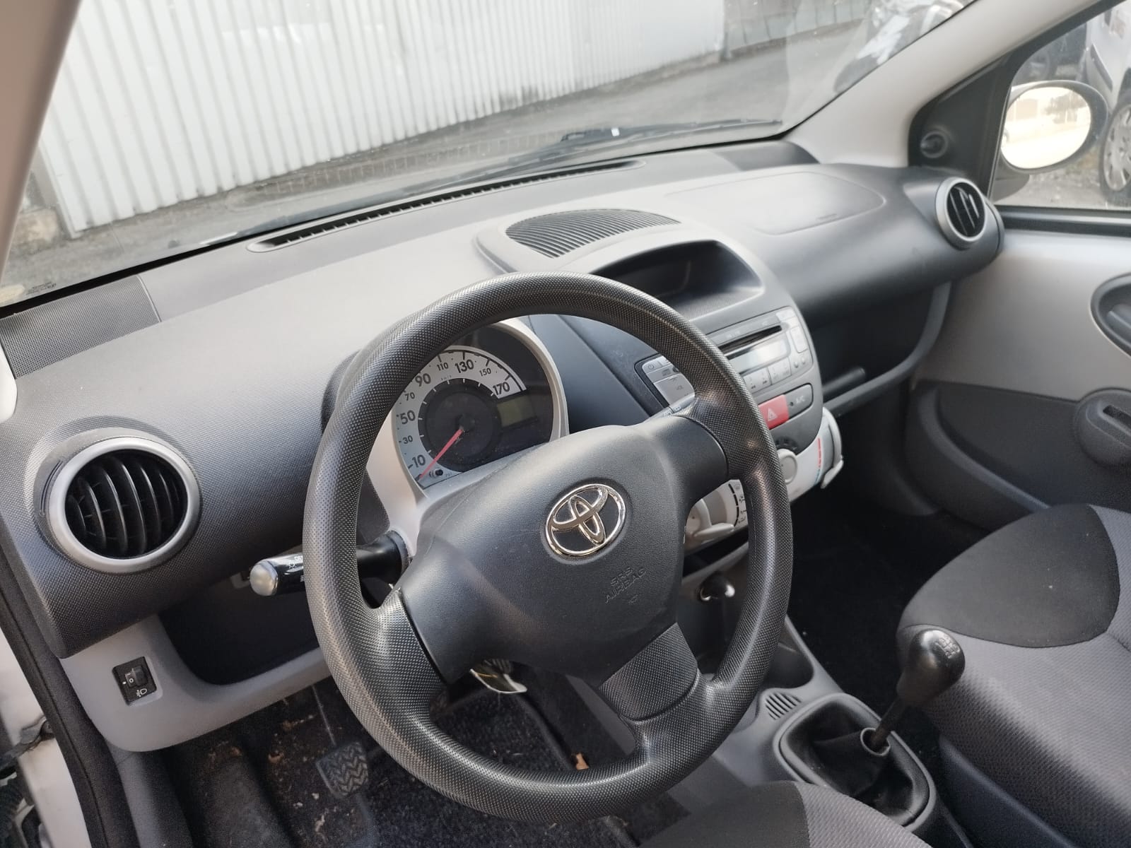 TOYOTA Aygo 1.0 blue-image-9