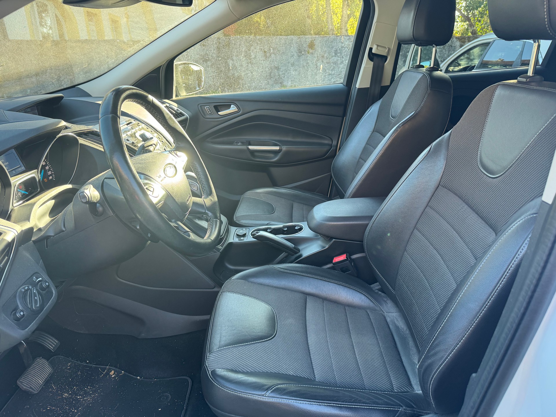 FORD Kuga 2.0 TDCi Carving 4WD PowerShift-image-6