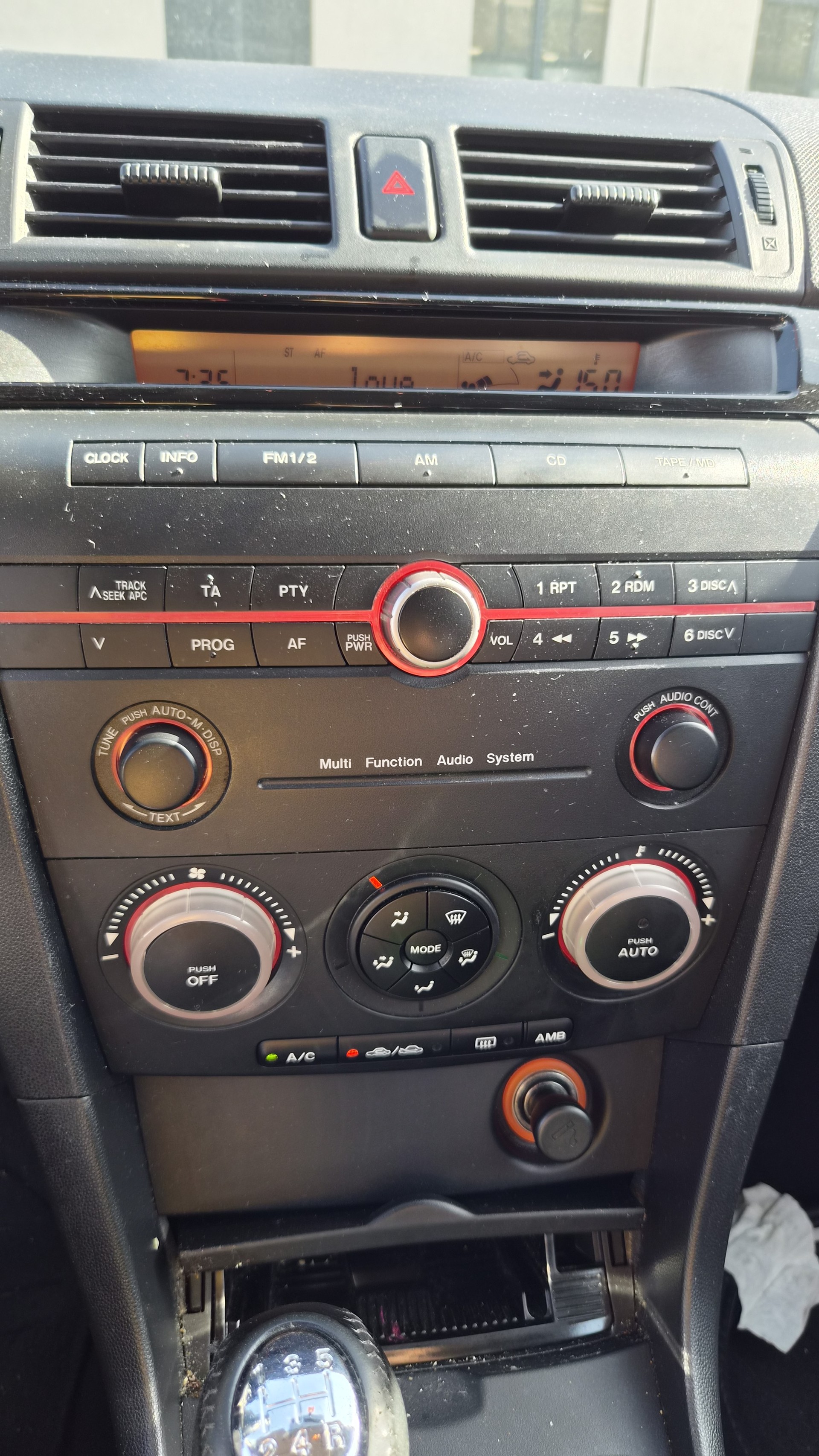 MAZDA 3-image-5