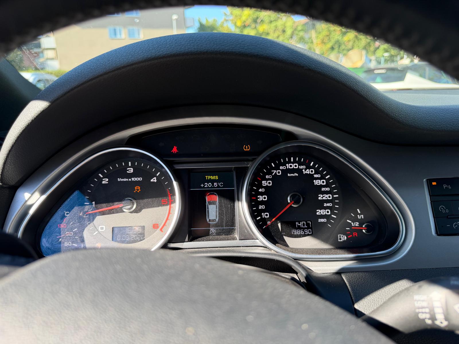 AUDI Q7 3.0 TDI quattro tiptronic-image-11