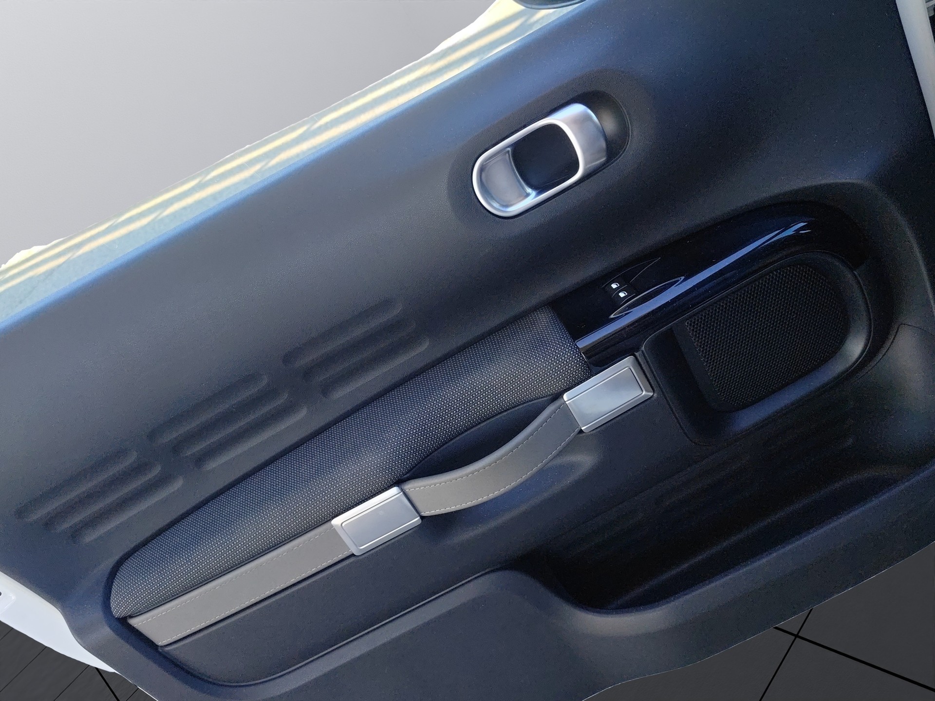 CITROEN C4 Cactus 1.2 e-VTi Feel Edition ETG-image-16